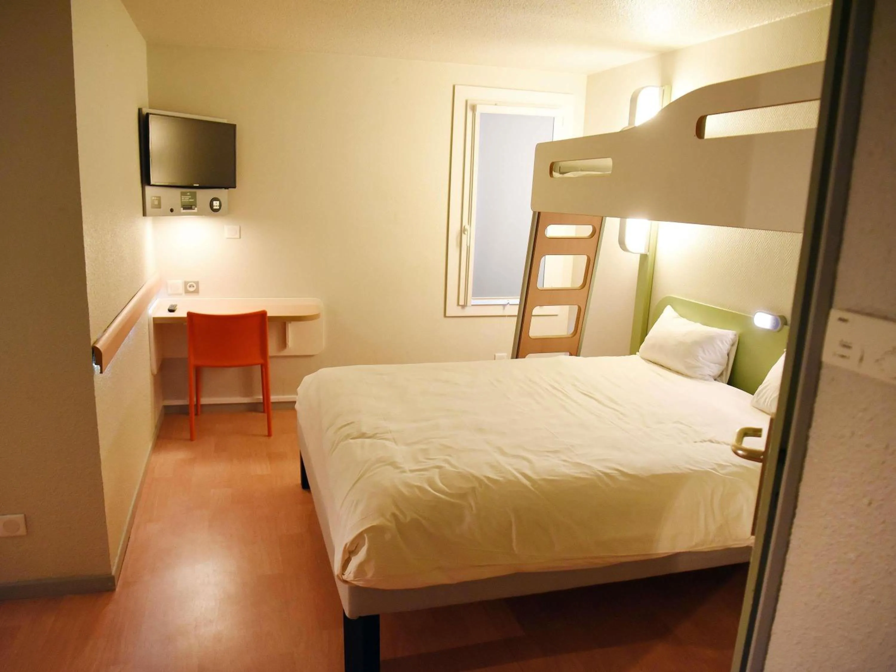 Bedroom, Bed in Hotel ibis Budget Laval