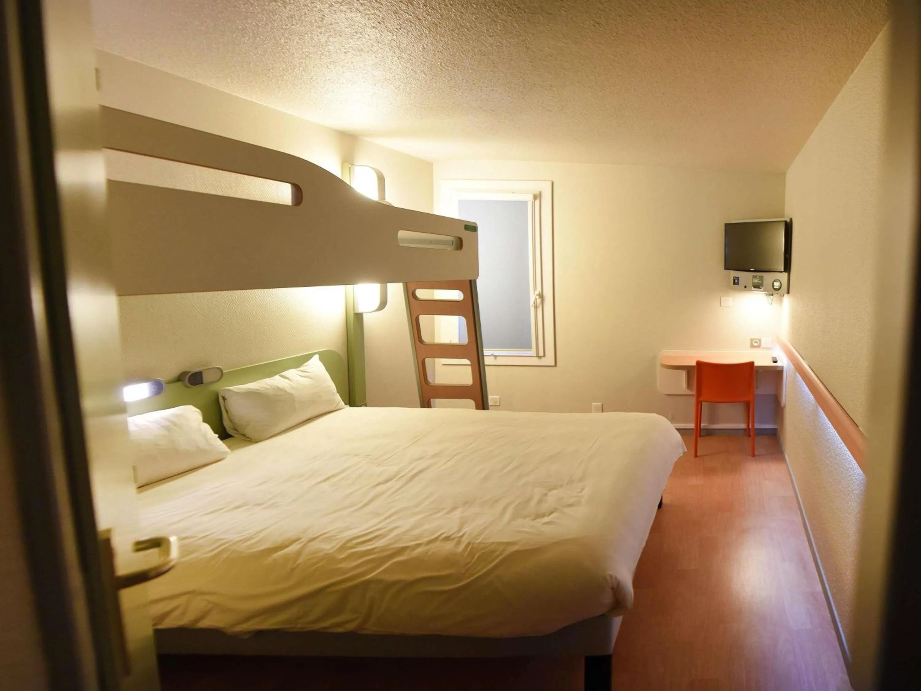 Bedroom, Bed in Hotel ibis Budget Laval