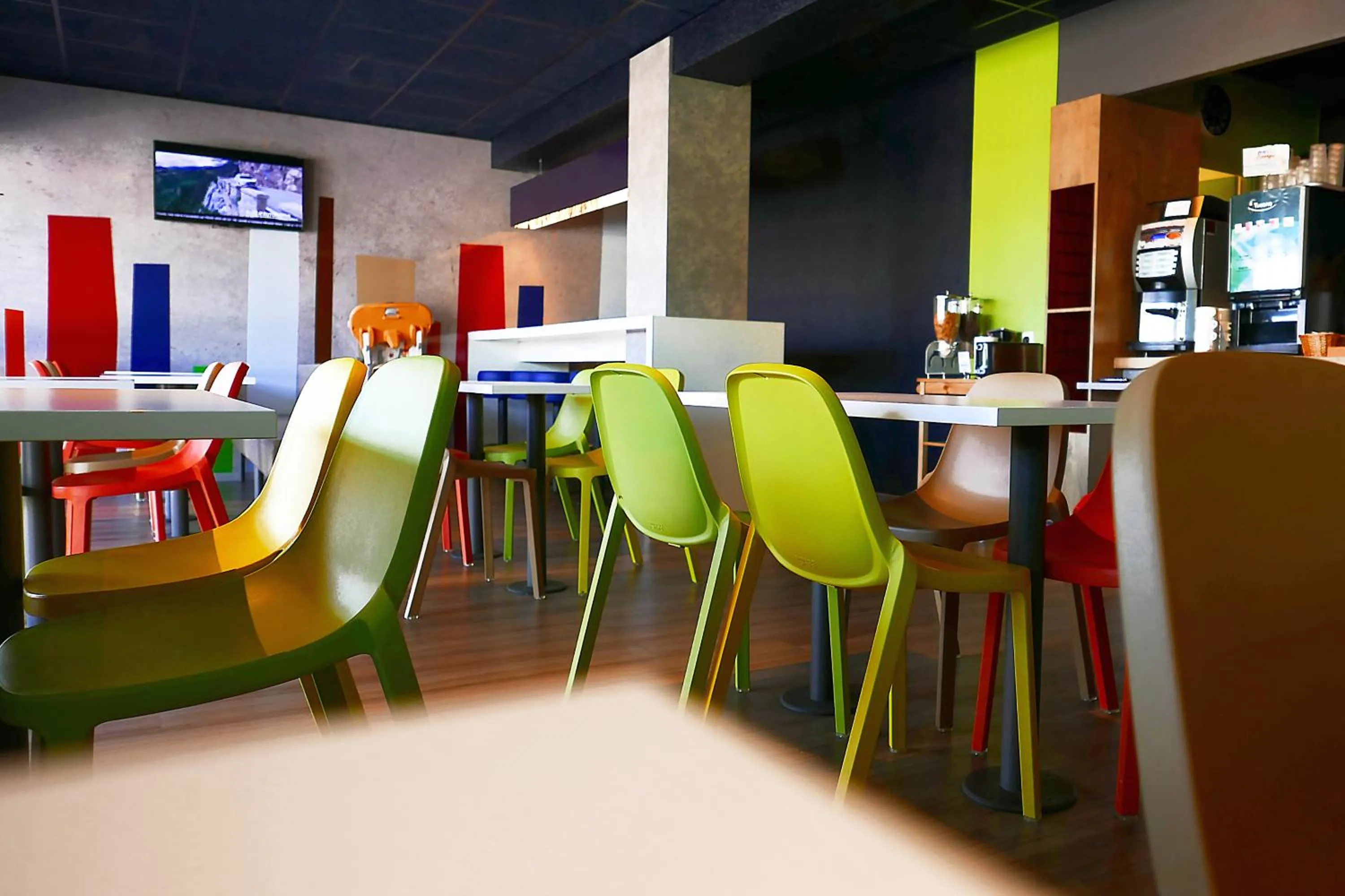 Dining area in Hotel ibis Budget Laval