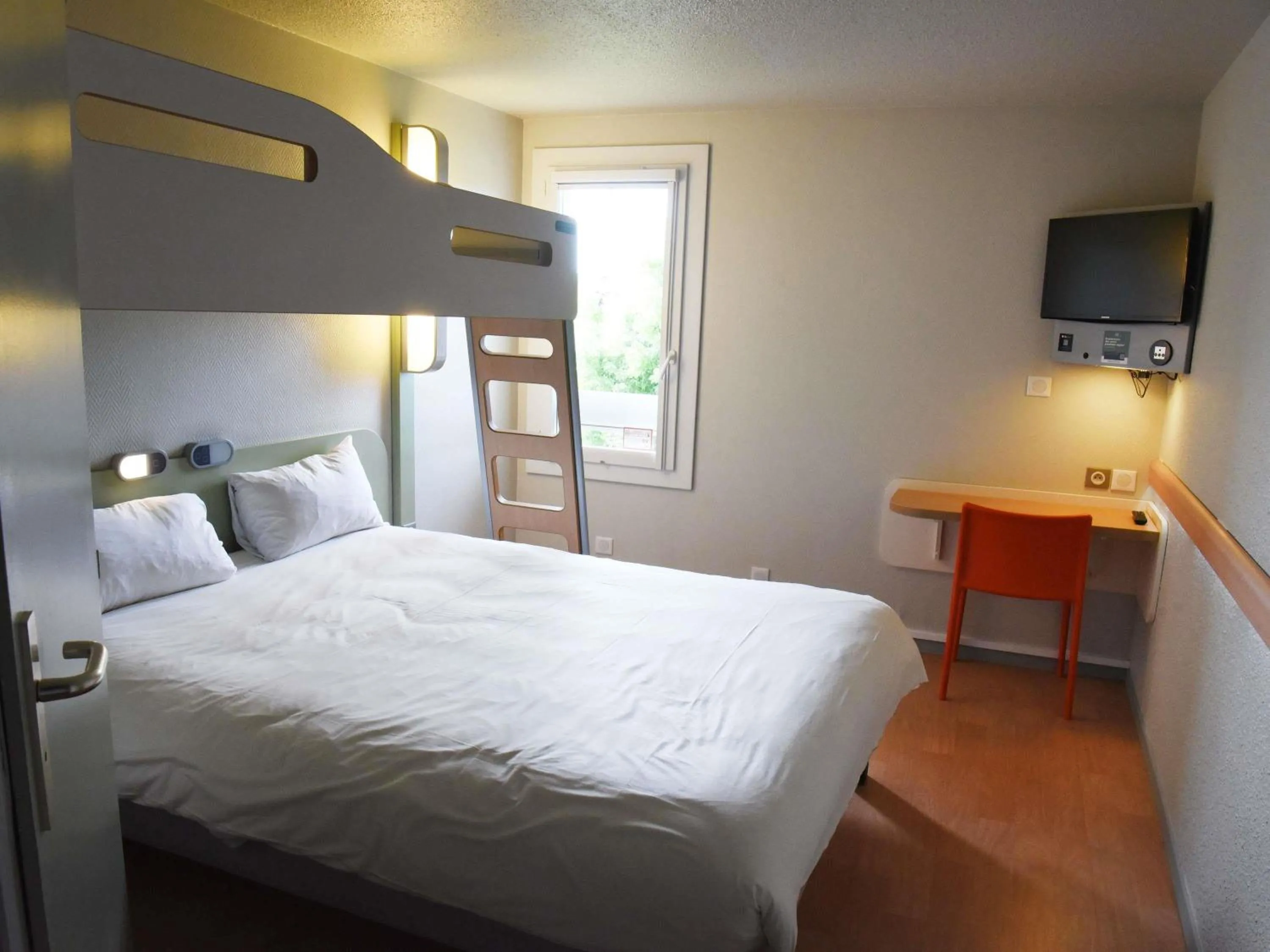Bedroom, Bed in Hotel ibis Budget Laval