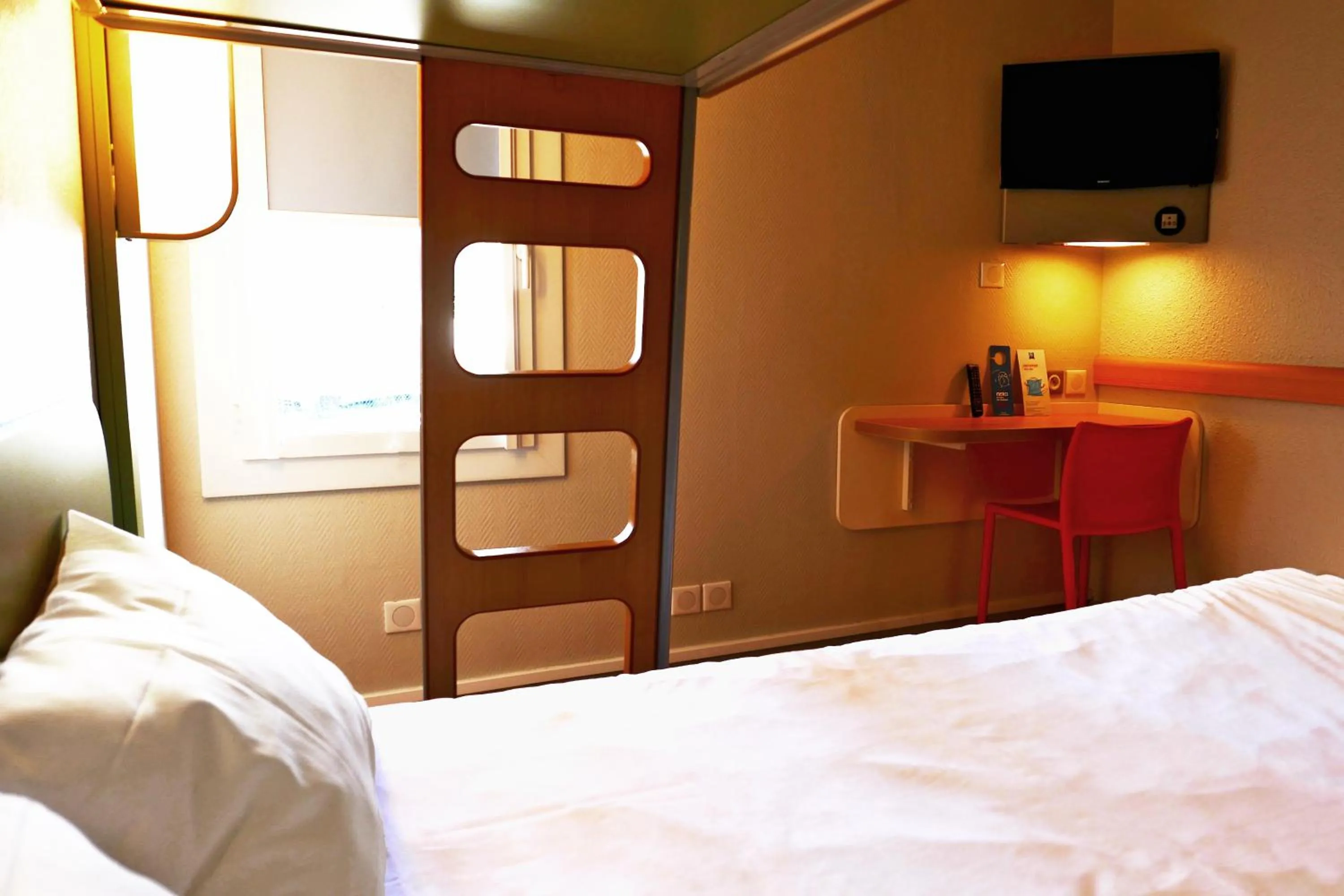 bunk bed, Bed in Hotel ibis Budget Laval