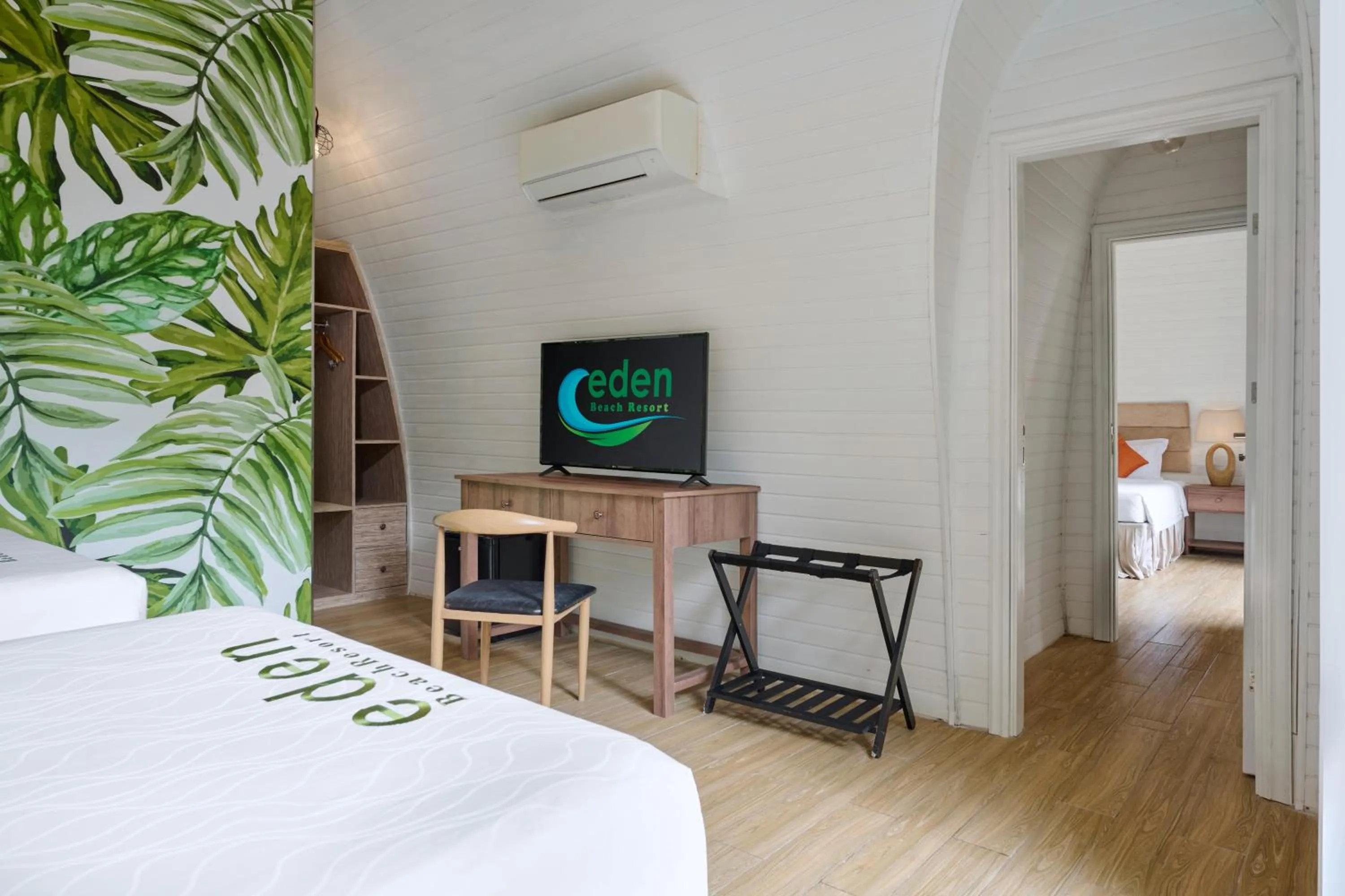 TV and multimedia, Bed in Eden Beach Resort by EHM