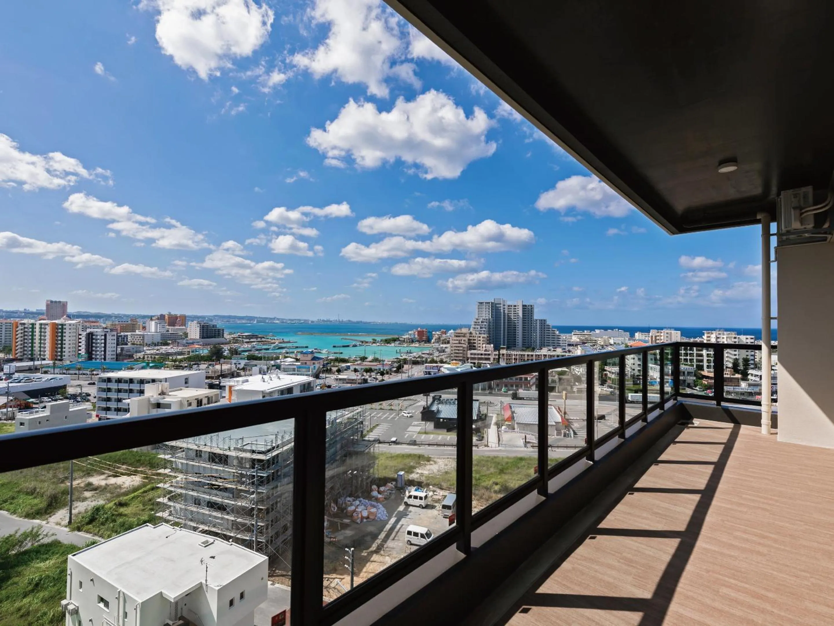 Balcony/Terrace in Family Condo Chatan Hills by Coldio Premium