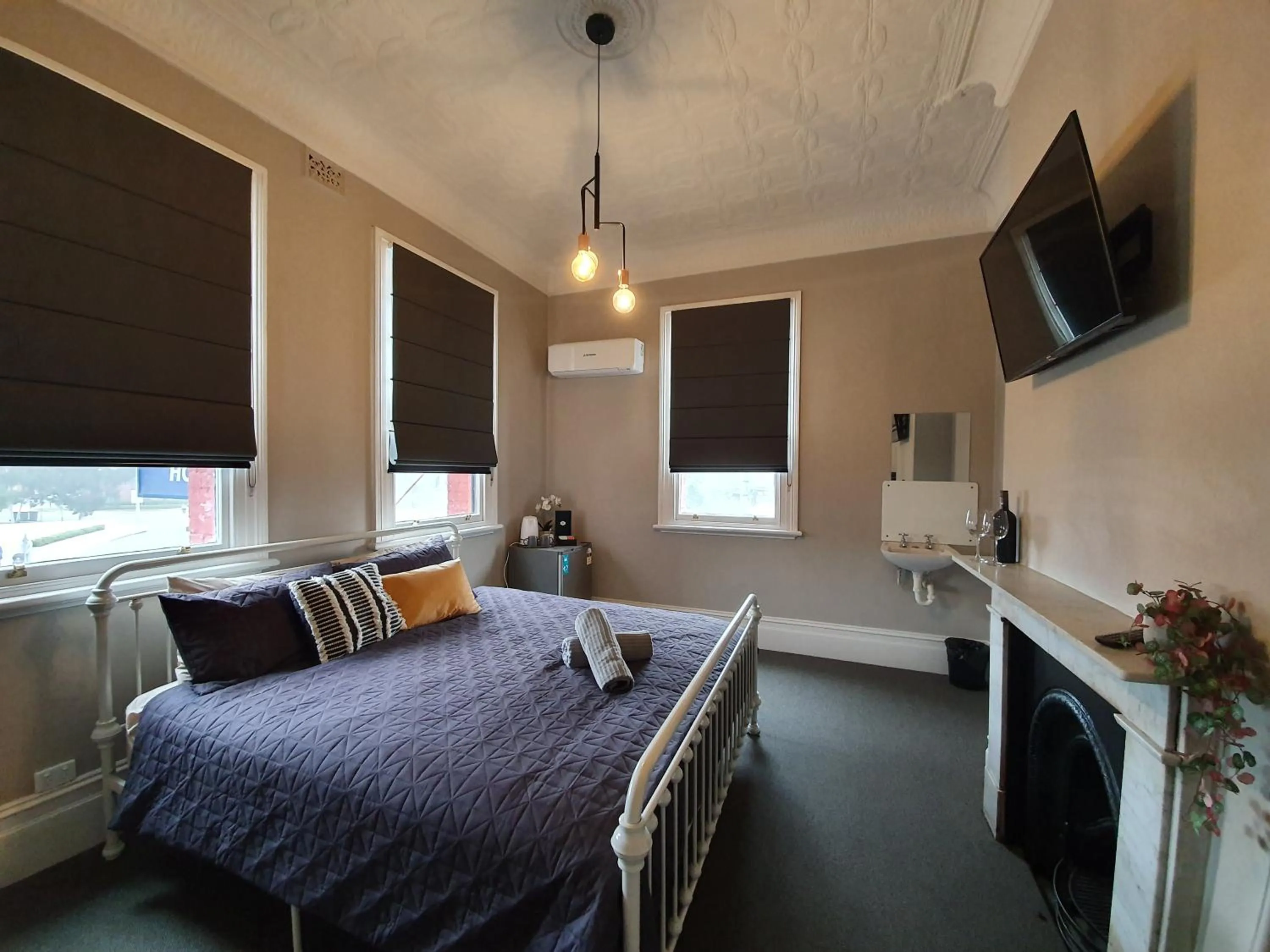 Bed in The Royal Hotel