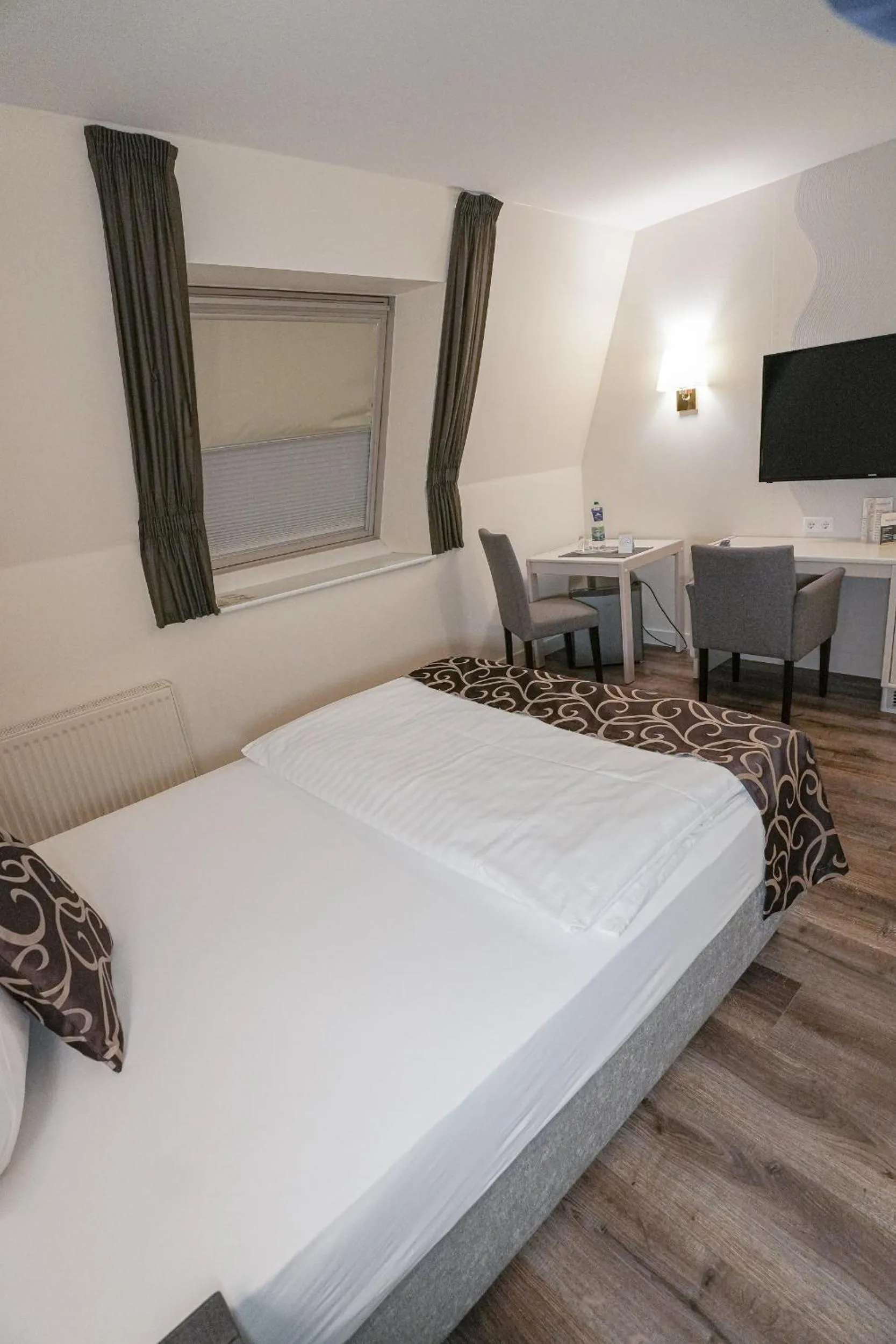 Photo of the whole room, Bed in Hotel Märkischer Hof