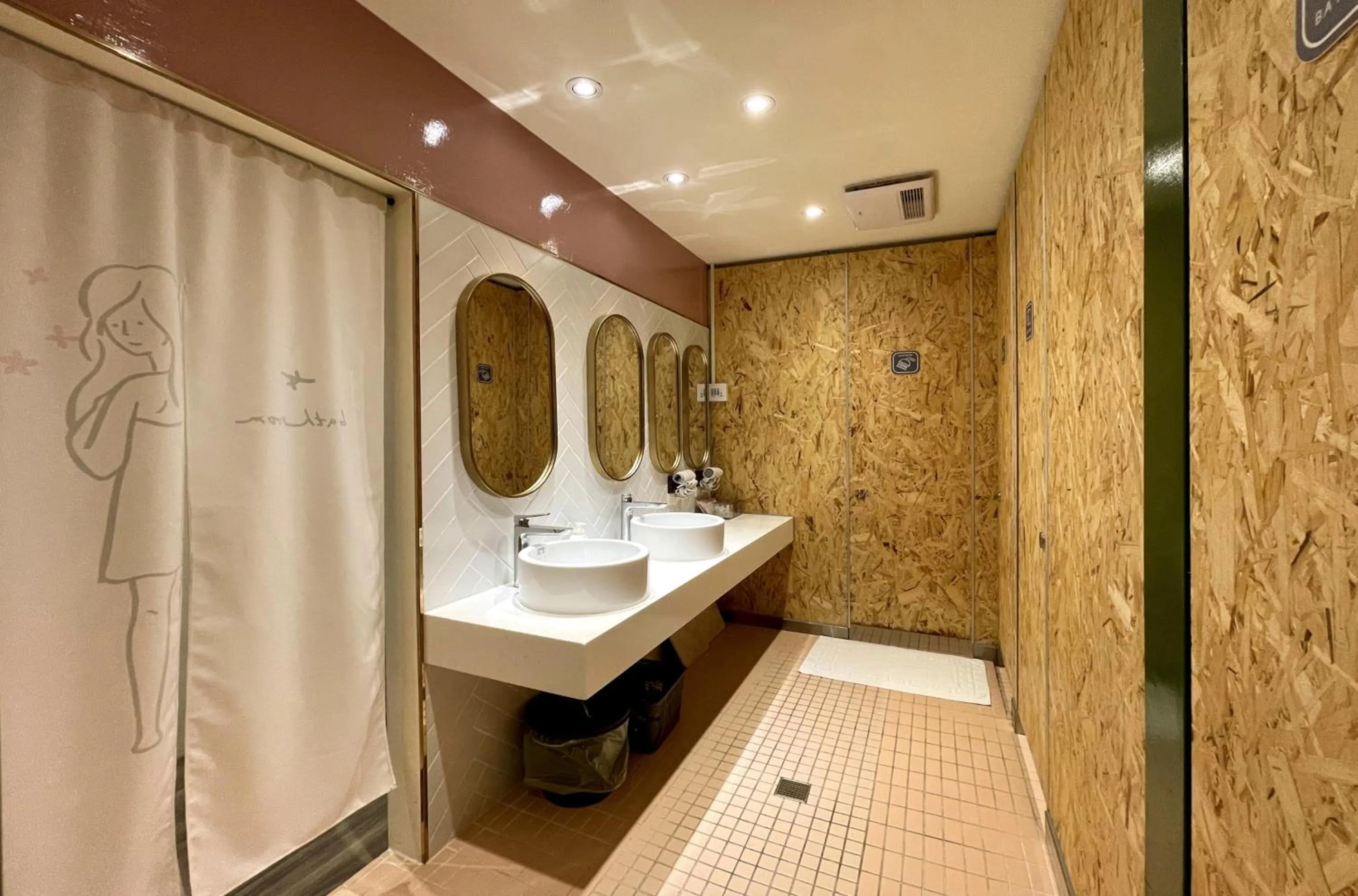 Shower in Funtime Hostel