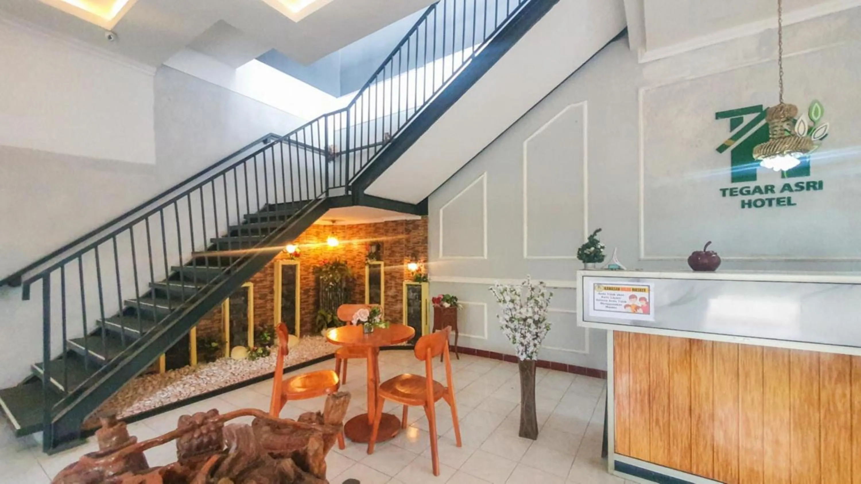 Lobby or reception in RedDoorz At Pujon Malang