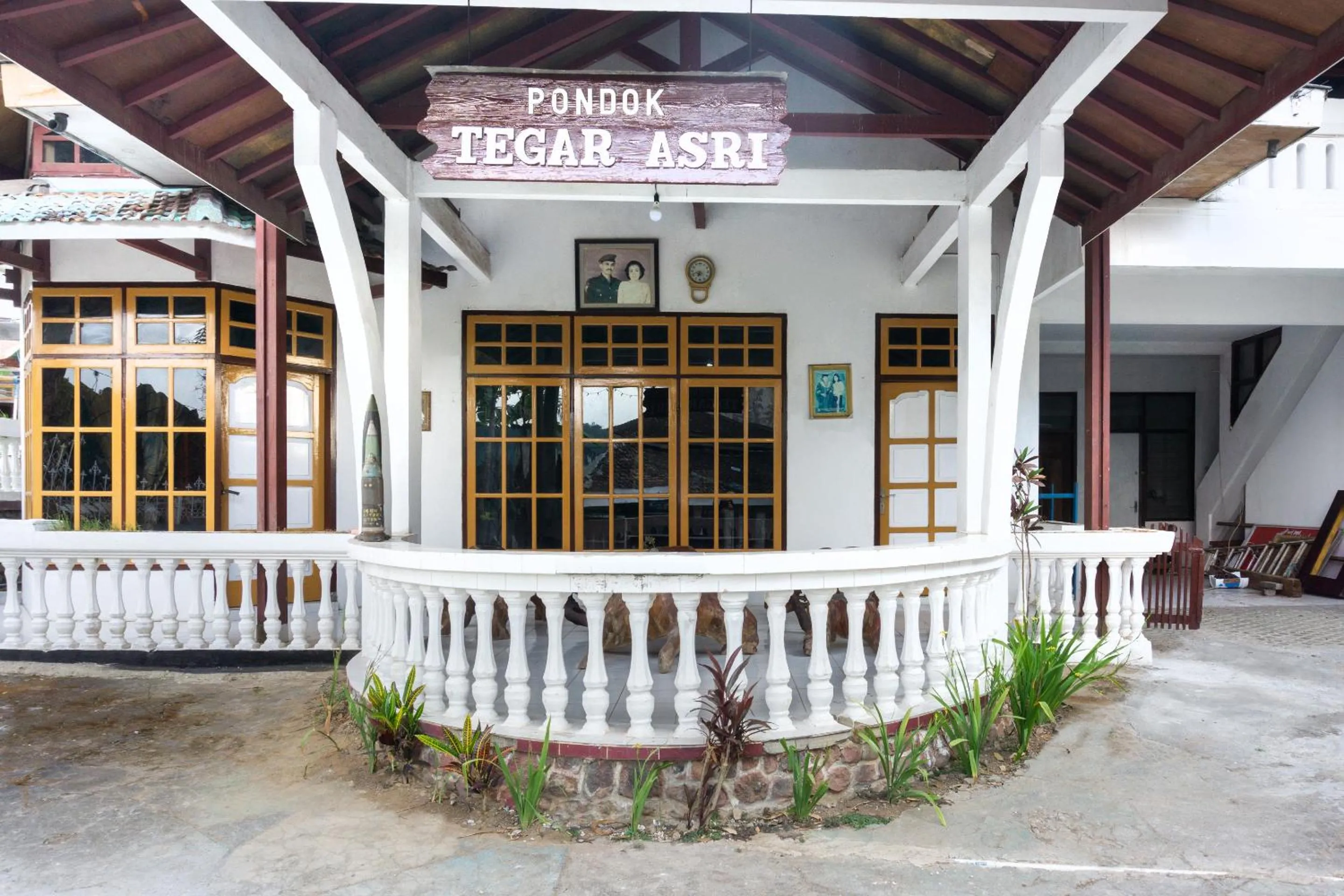 Facade/entrance in RedDoorz At Pujon Malang