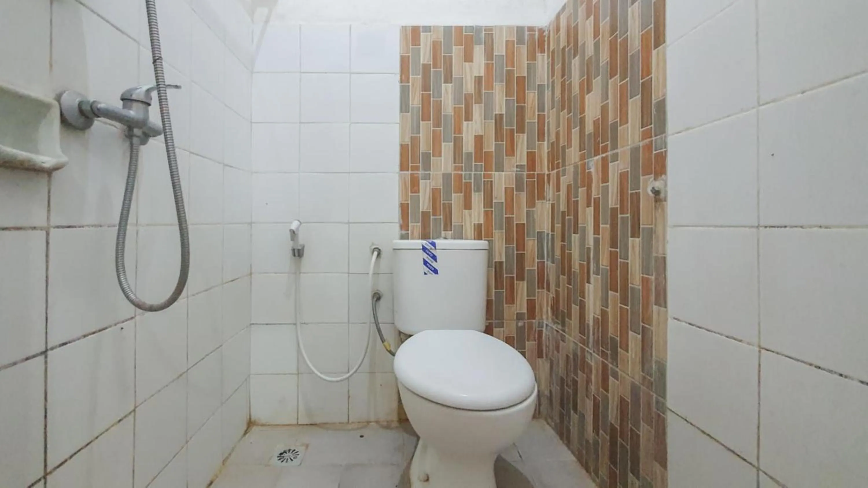 Bathroom in RedDoorz At Pujon Malang