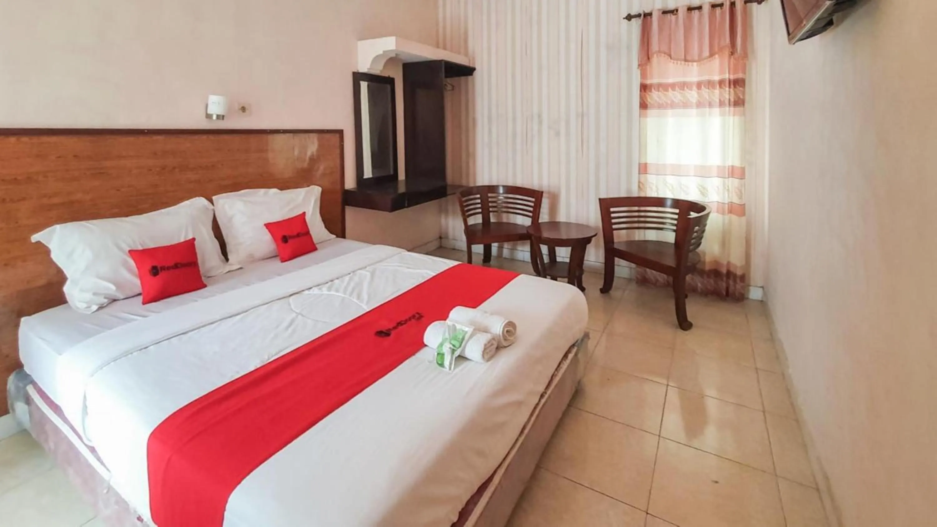 Bedroom, Bed in RedDoorz At Pujon Malang