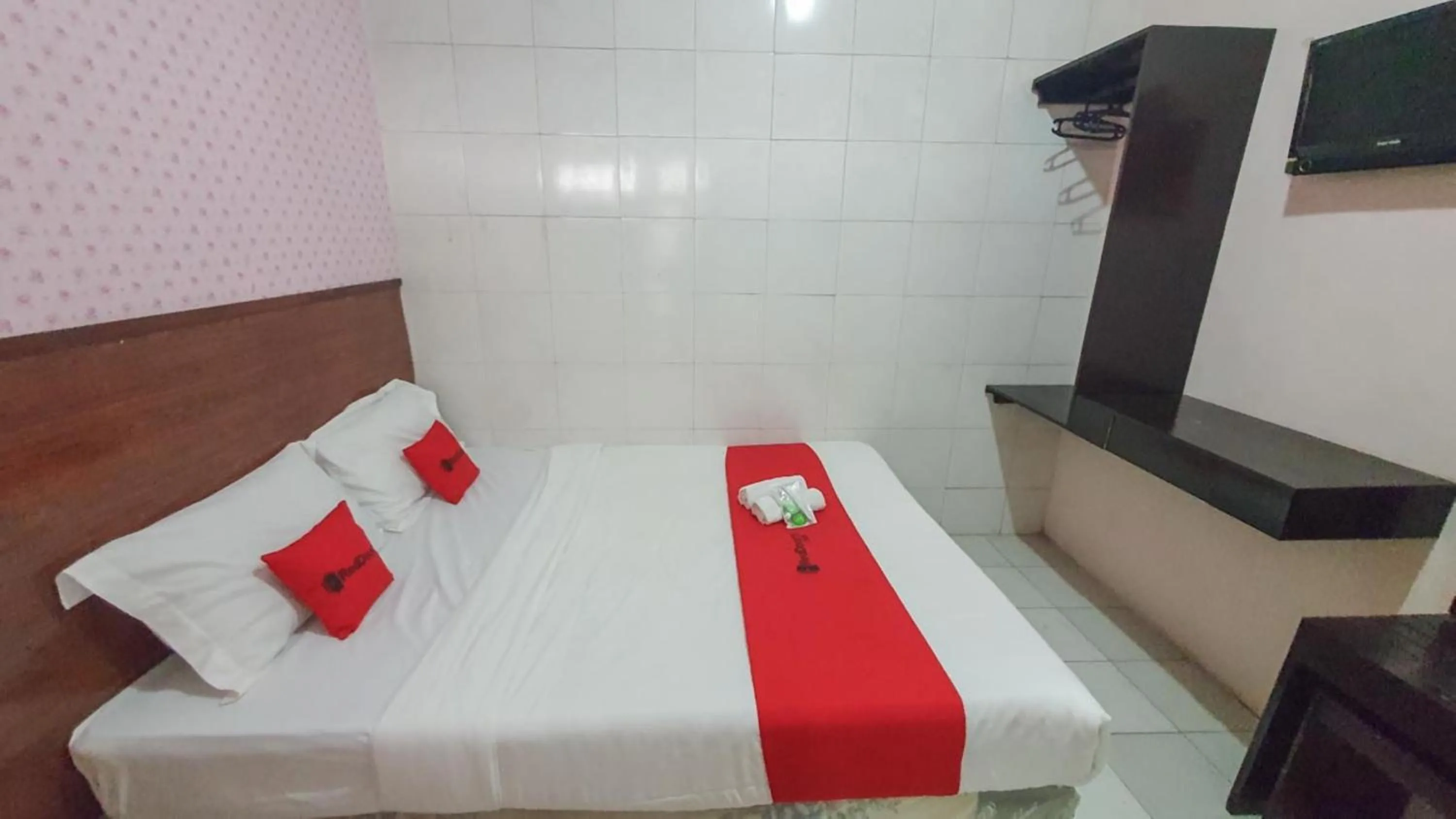 Bedroom, Bed in RedDoorz At Pujon Malang