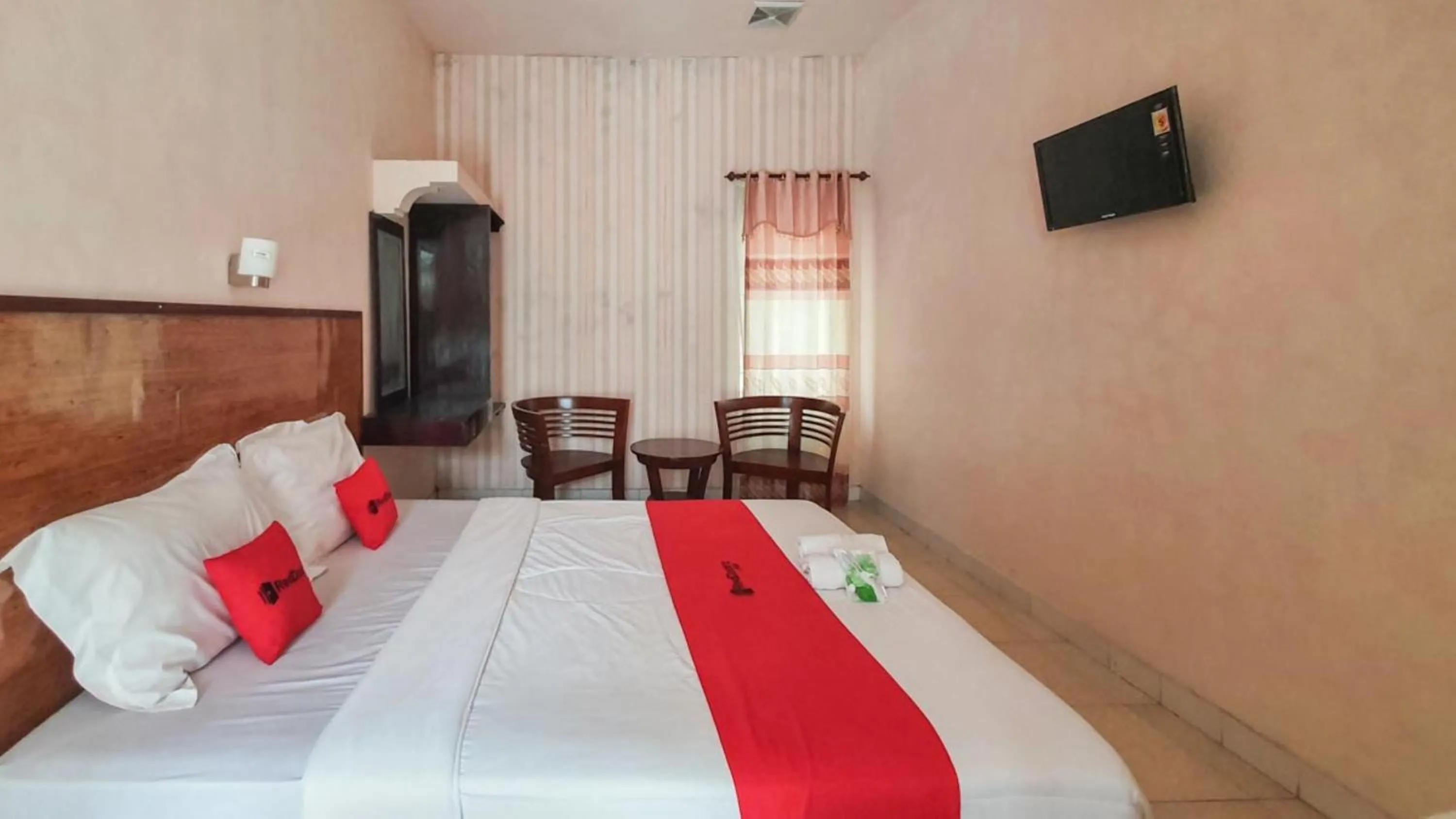 Bedroom, Bed in RedDoorz At Pujon Malang