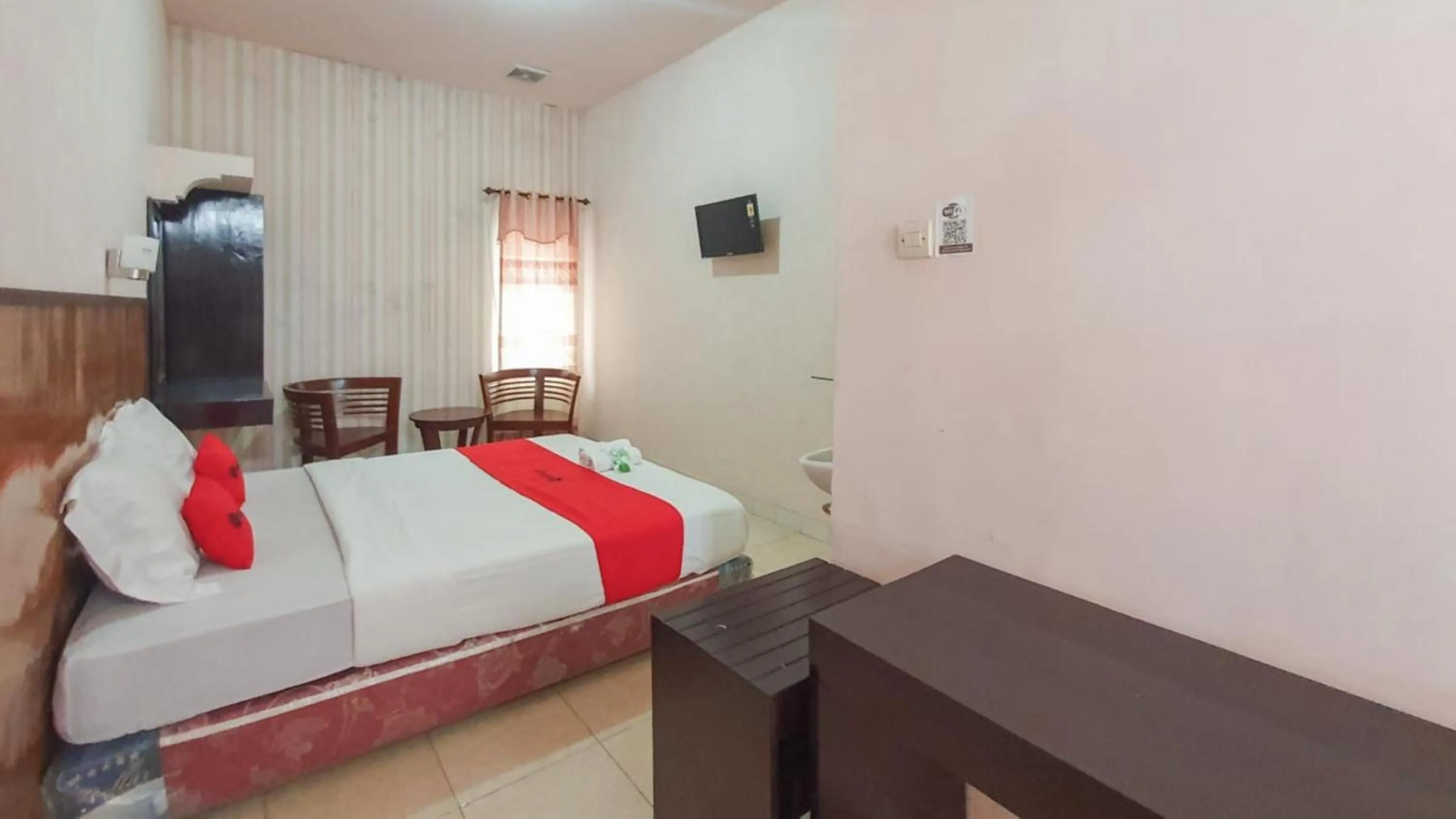 Bedroom, Bed in RedDoorz At Pujon Malang