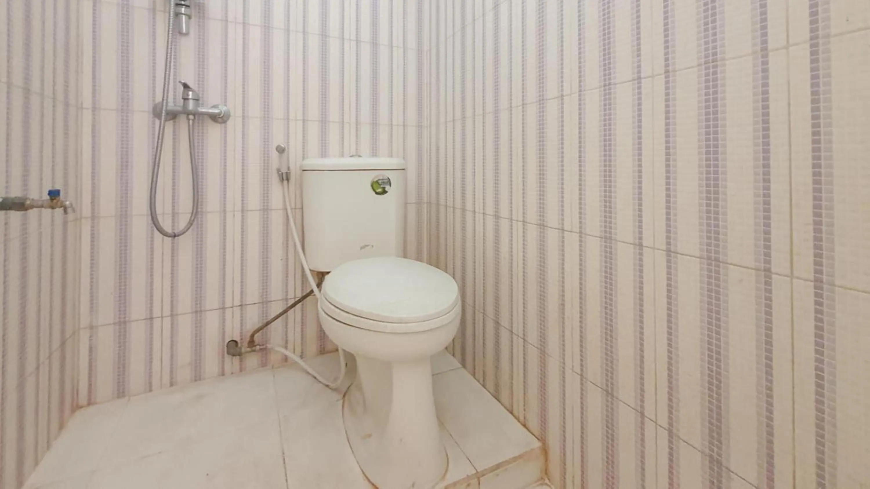 Bathroom in RedDoorz At Pujon Malang