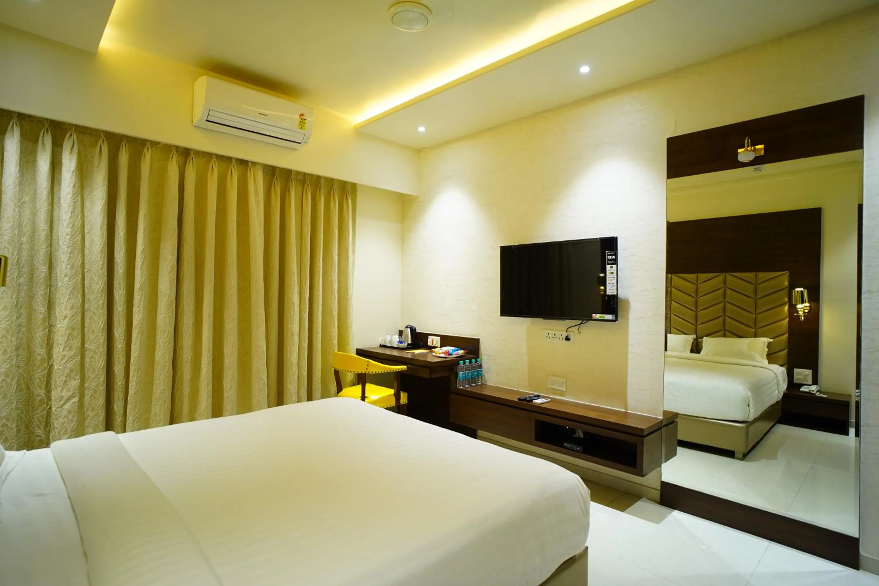 TV and multimedia, Bed in Orange Tree Hotels