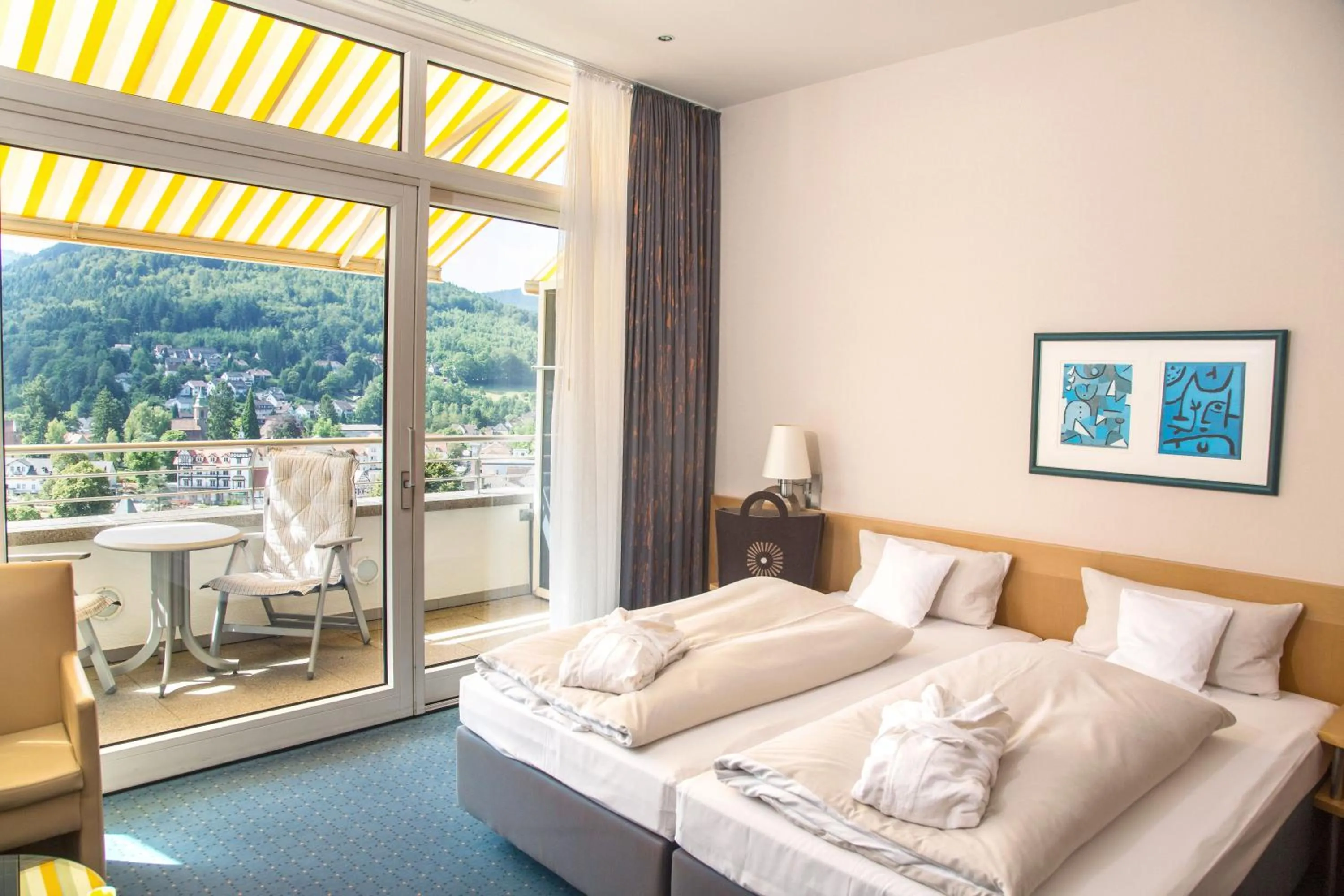 Photo of the whole room, Bed in Schwarzwald Panorama