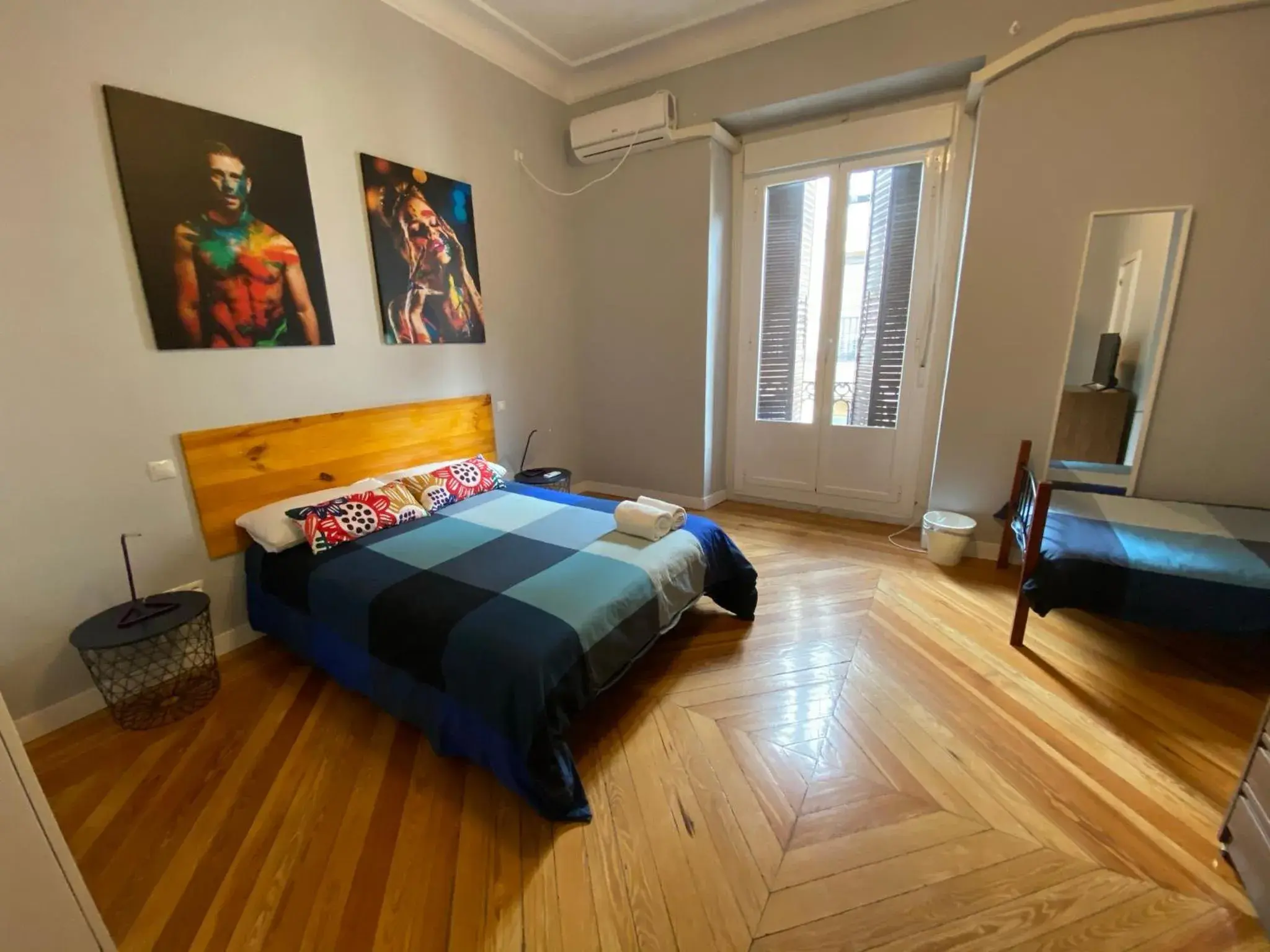 Quadruple Room with Private Bathroom in Arc House Madrid - Puerta del Sol Only Adults Quadruple Room with Private Bathroom in Arc House Madrid - Puerta del Sol Only Adults