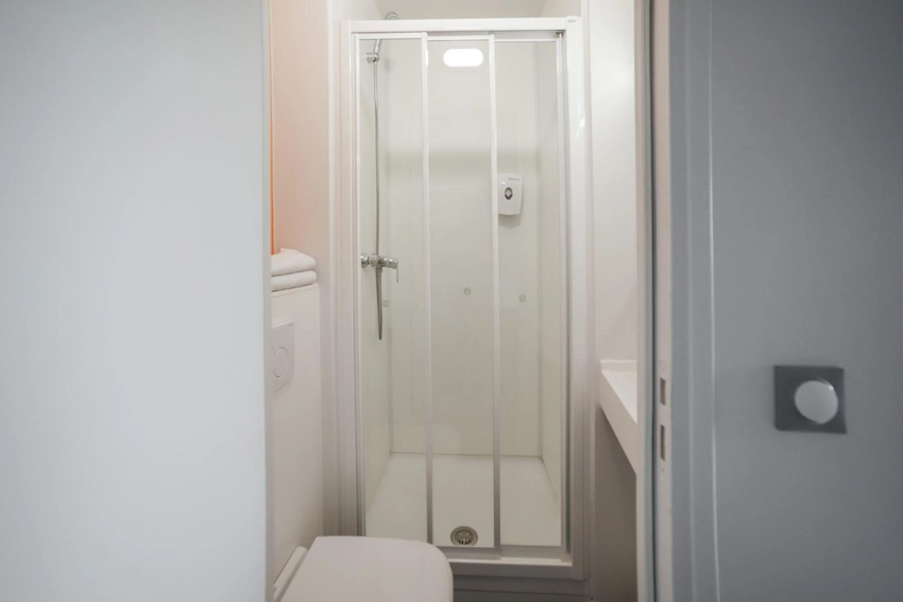 Bathroom in Premiere Classe Troyes Sud - Parc St Thibault - Buchères