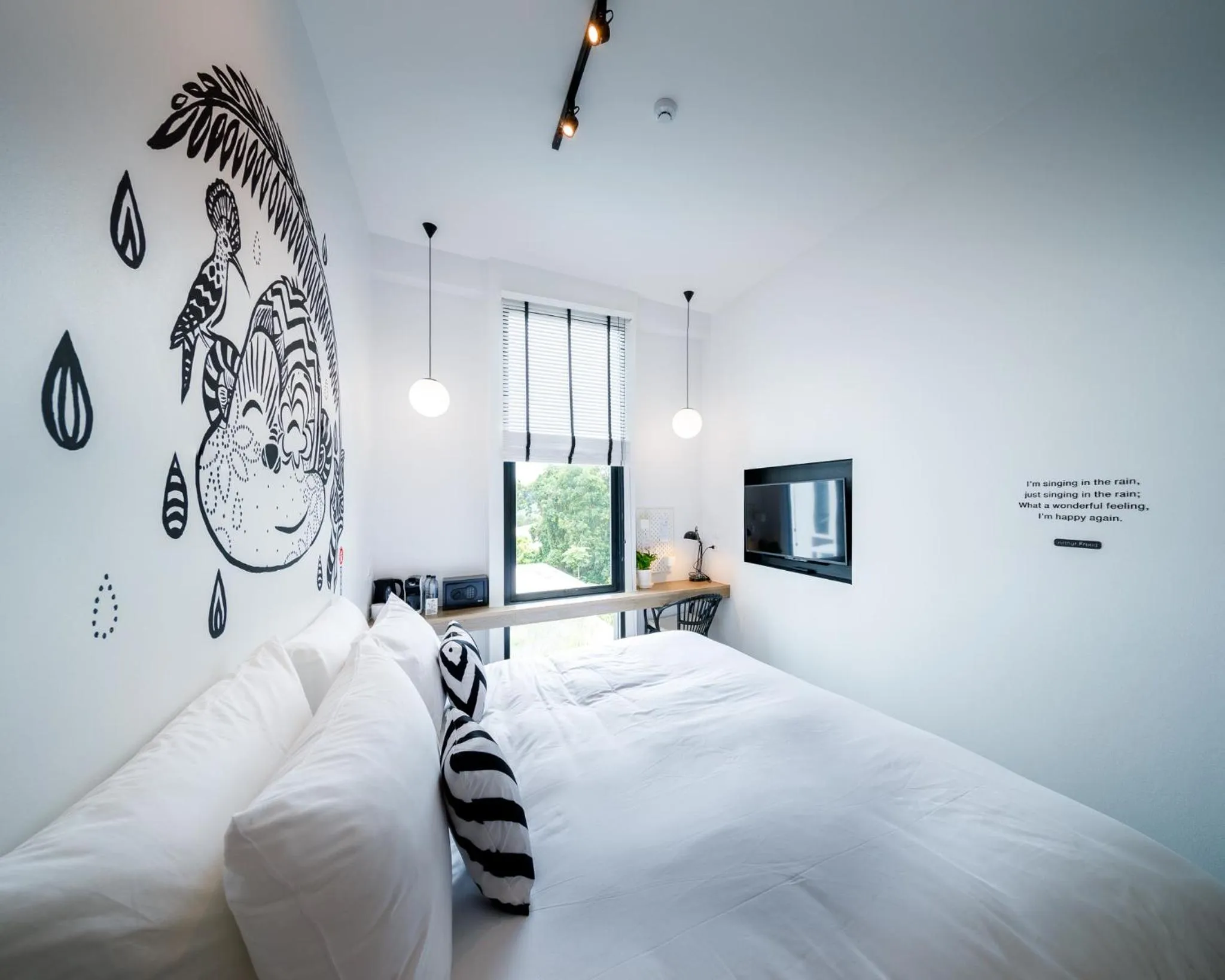 Photo of the whole room, Bed in Blu Monkey Hub & Hotel Ranong