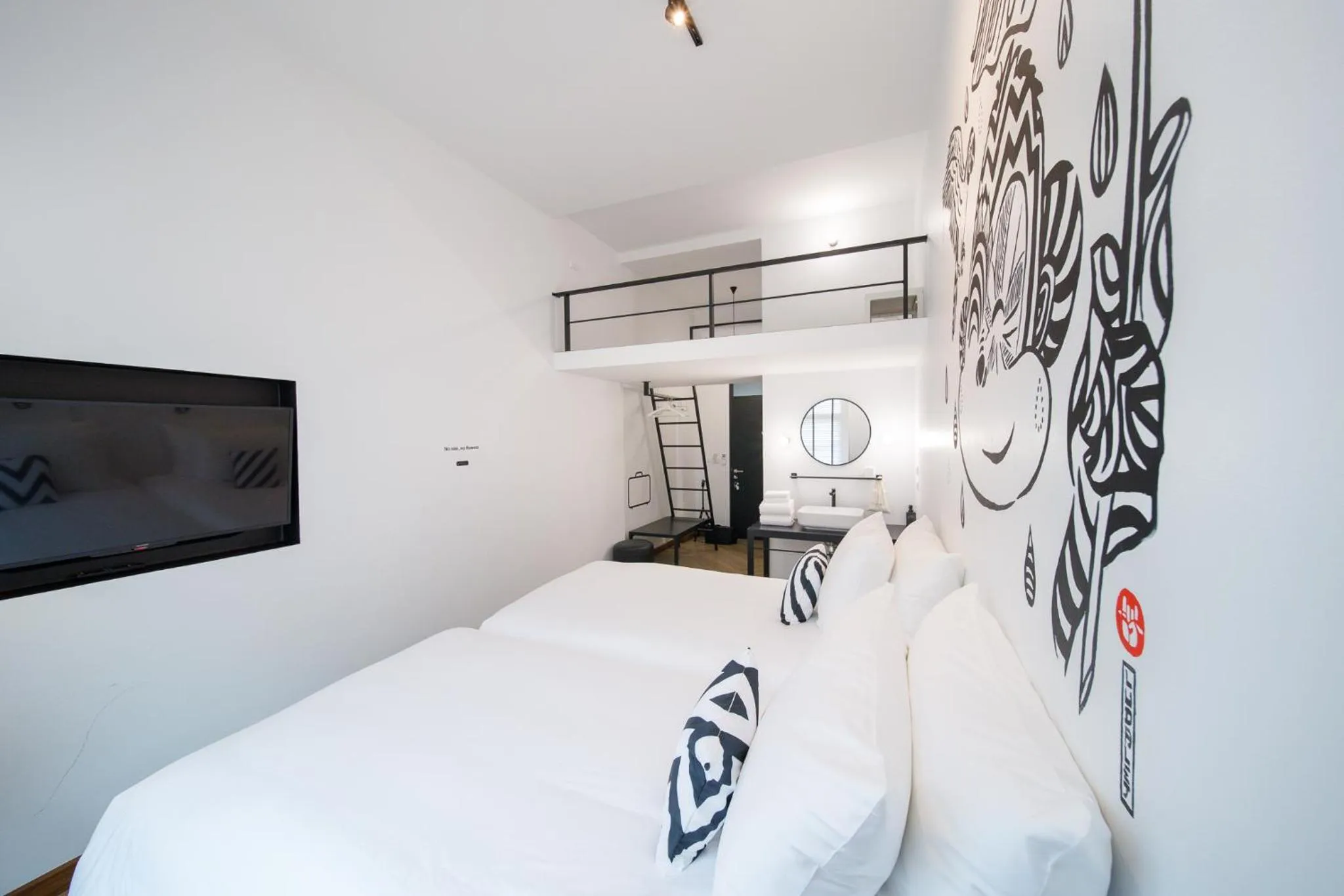 Photo of the whole room, Bed in Blu Monkey Hub & Hotel Ranong