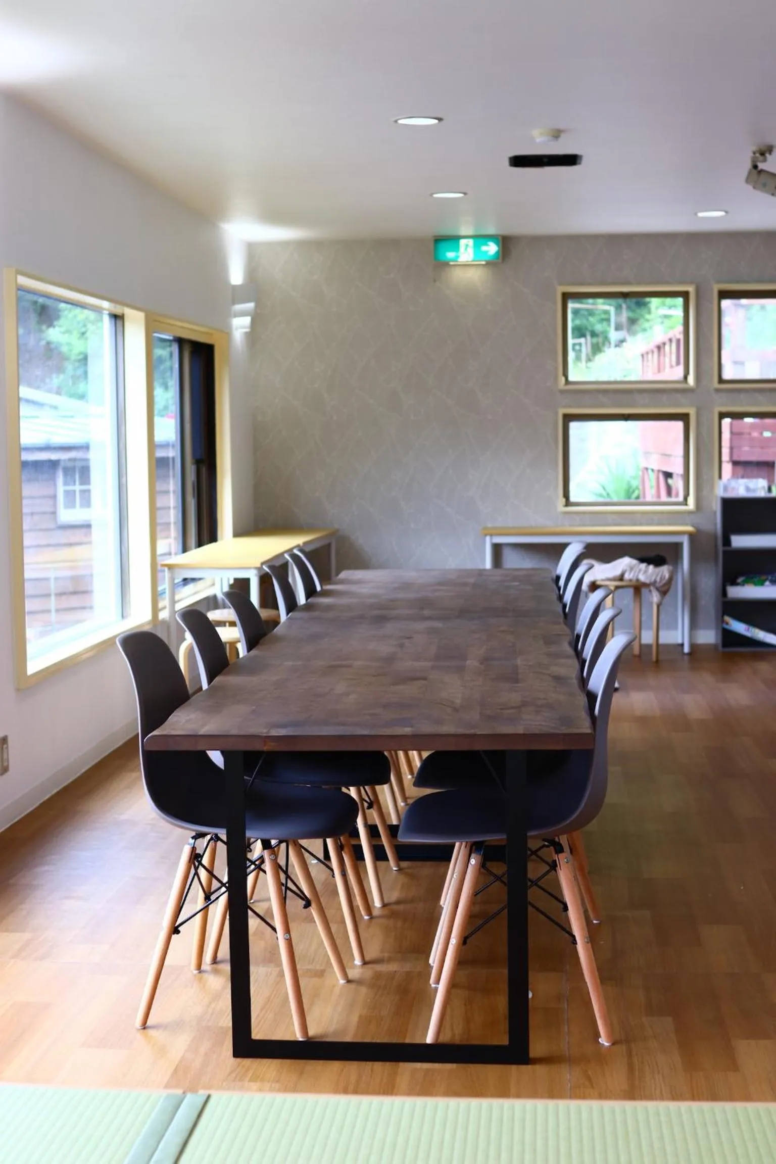 Communal lounge/ TV room in Guesthouse All you need - All rooms have an ocean view!