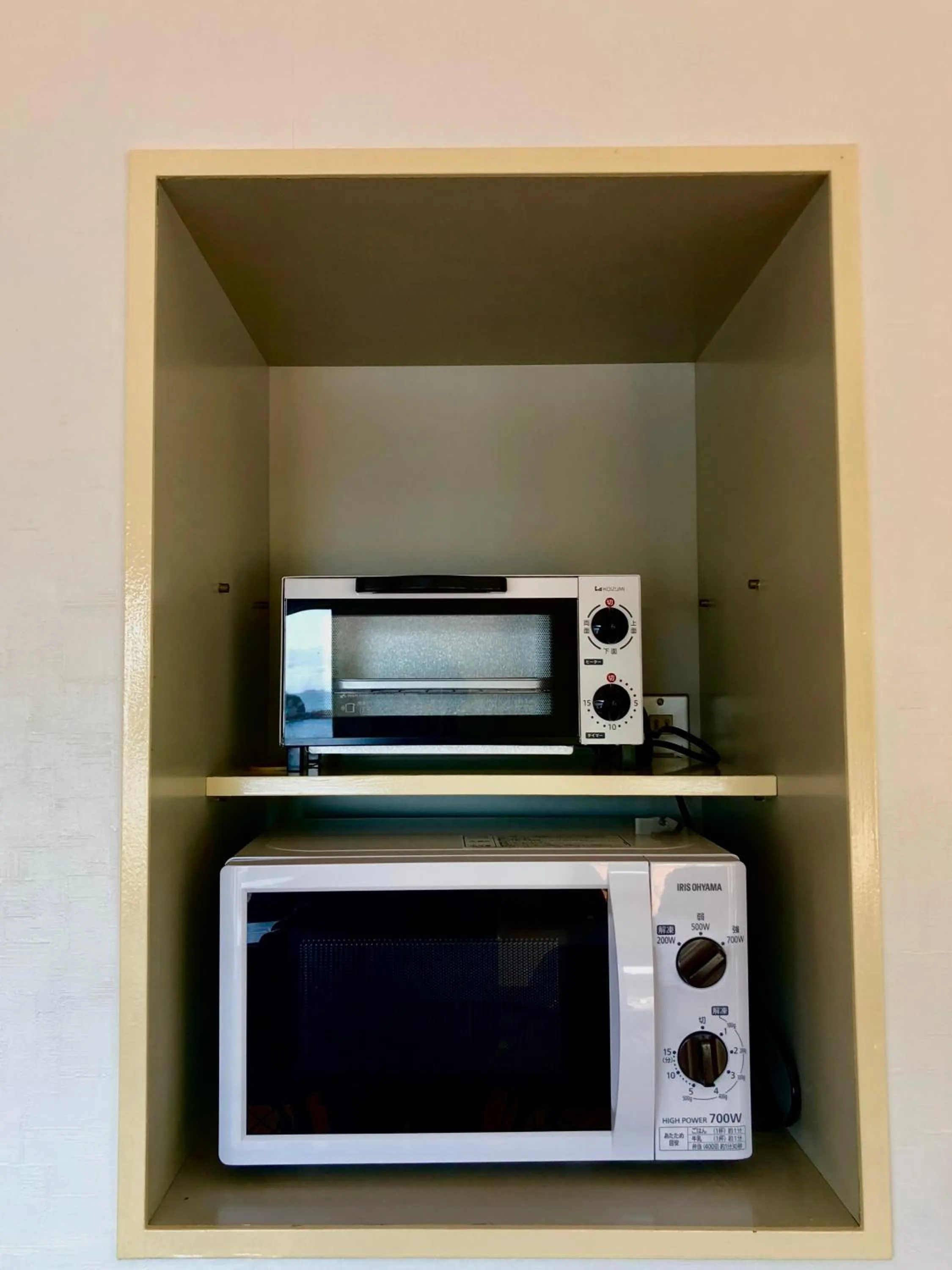 Communal lounge/ TV room in Guesthouse All you need - All rooms have an ocean view!