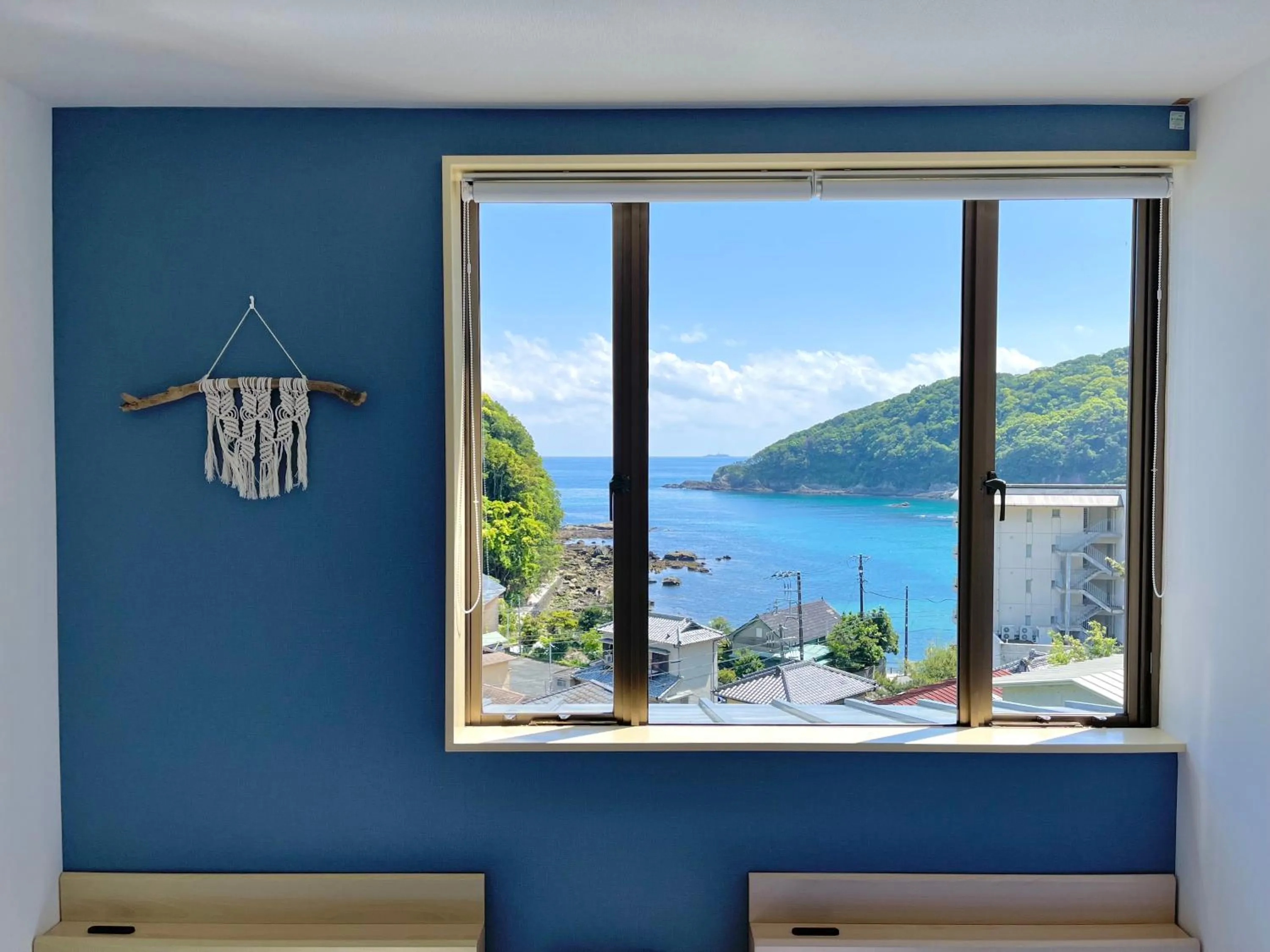 Guesthouse All you need - All rooms have an ocean view!