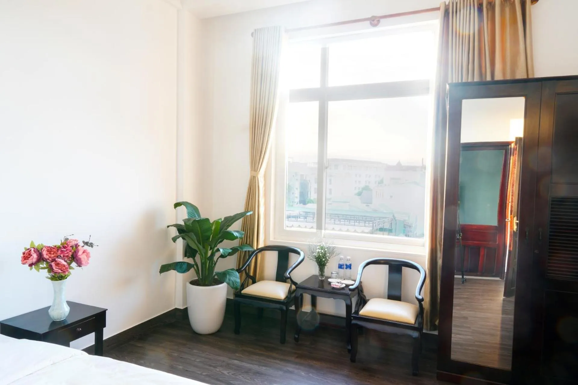 Living room, Bed in Hue Royal Hotel