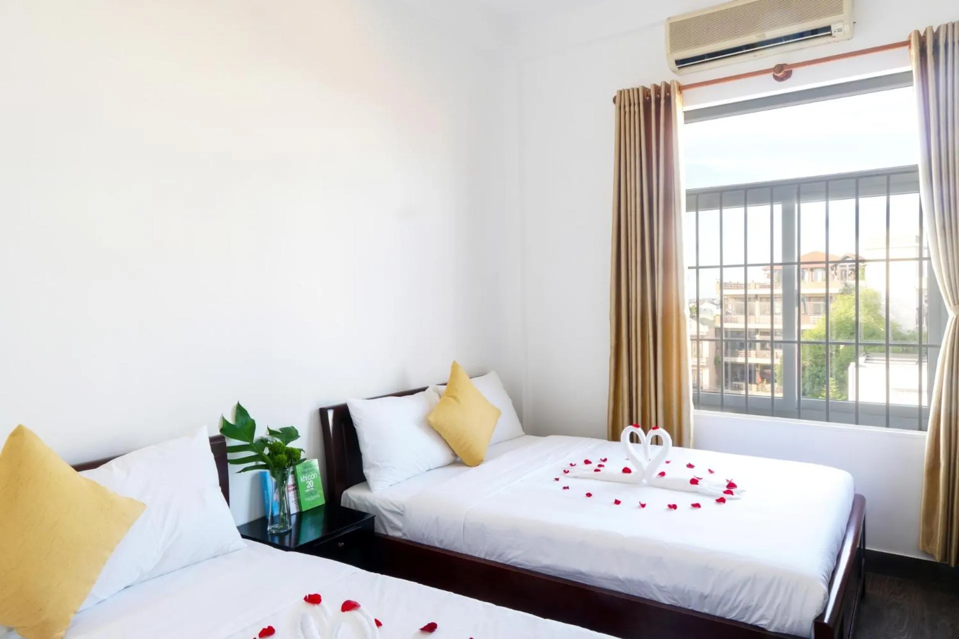 Bedroom, Bed in Hue Royal Hotel