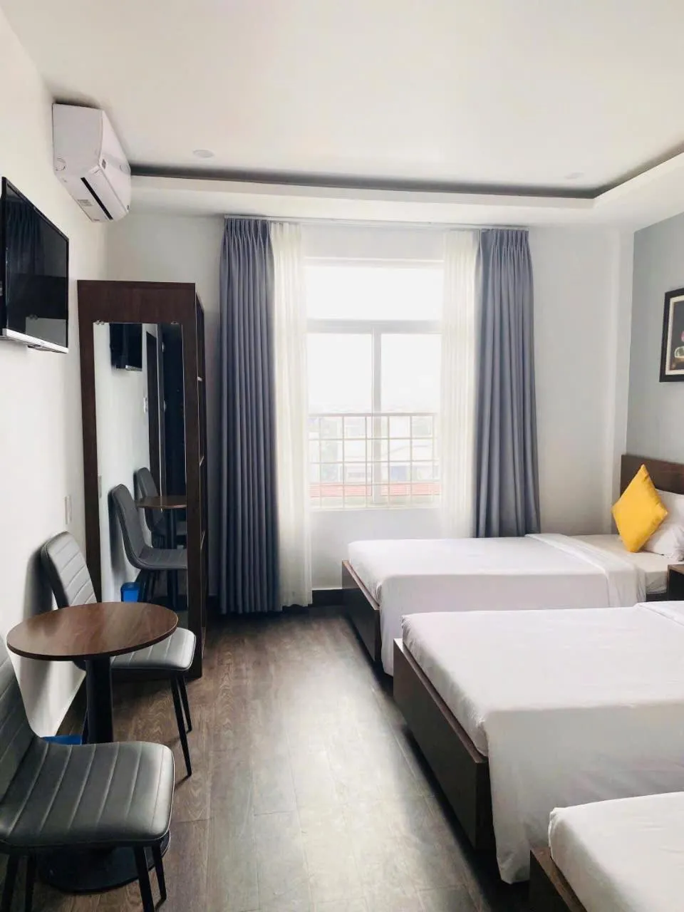 Photo of the whole room, Bed in Hue Royal Hotel