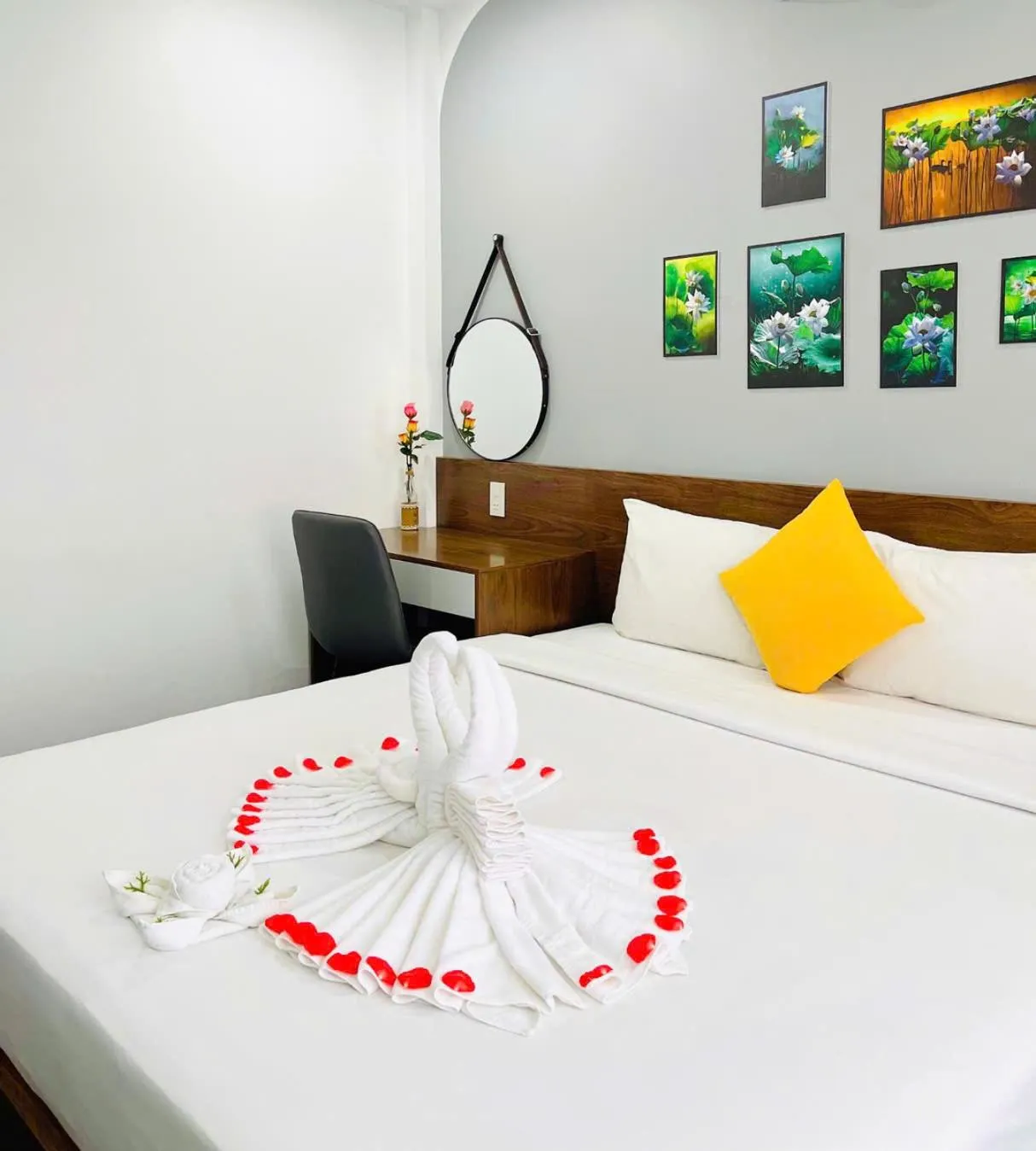 Bed in Hue Royal Hotel