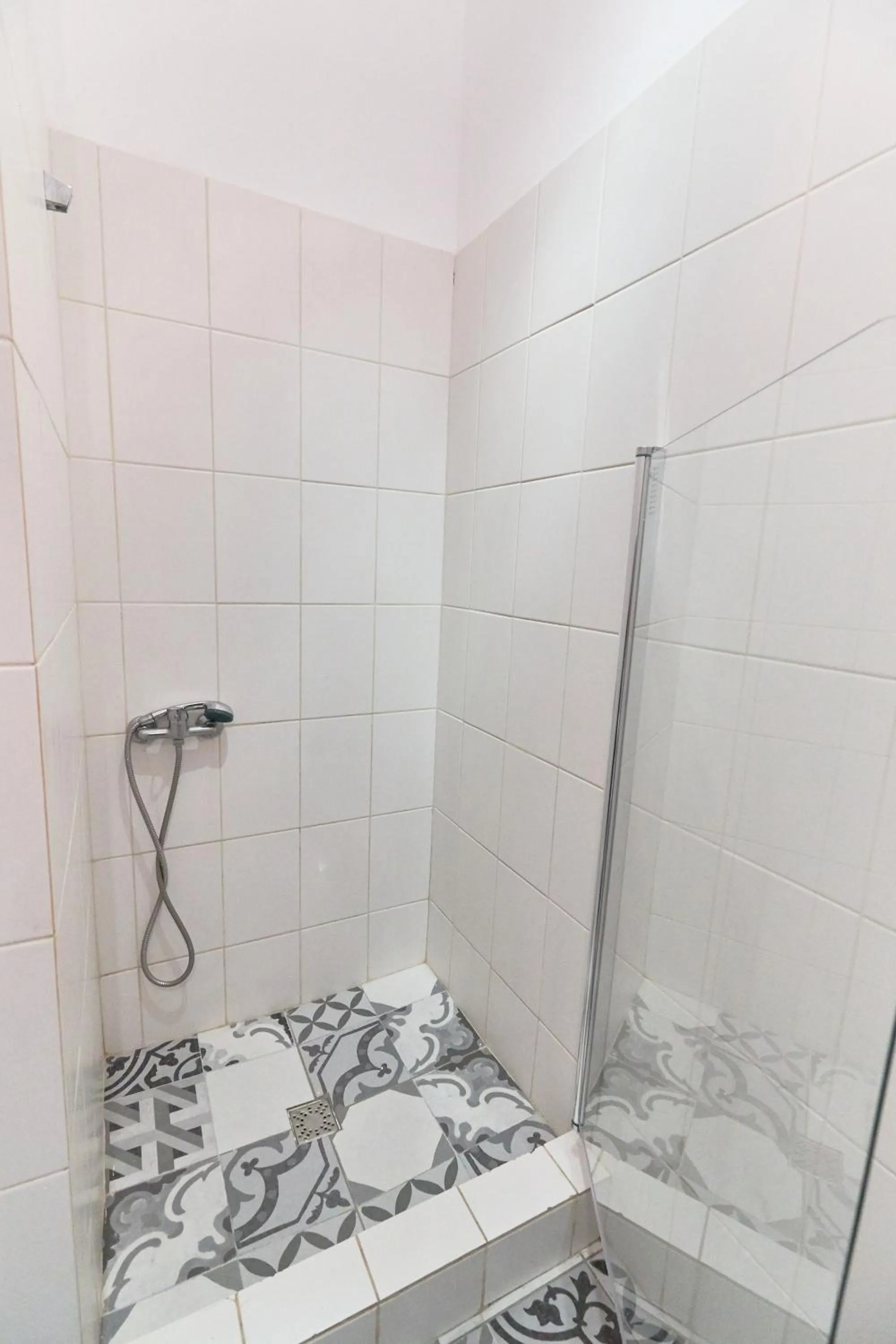 Shower in Stanford Aparthotel Gara de Nord