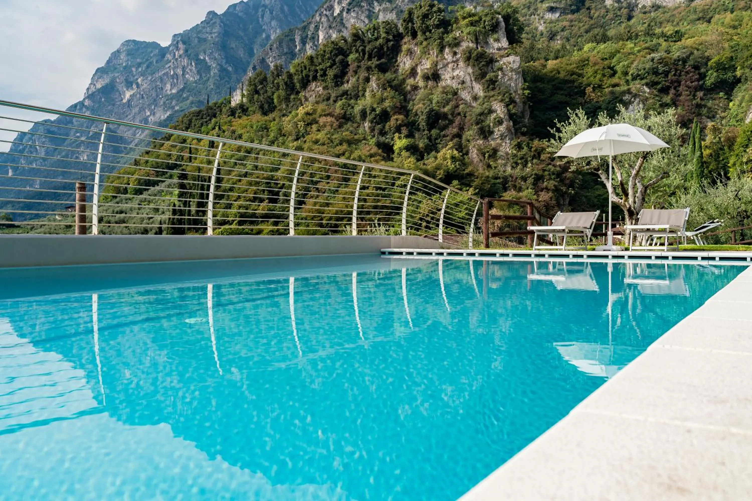 Swimming pool in GARNI' FOCI