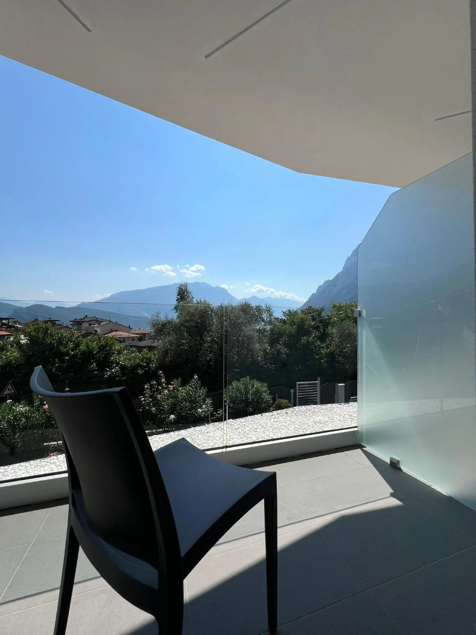 Double or Twin Room with Lake View in GARNI' FOCI