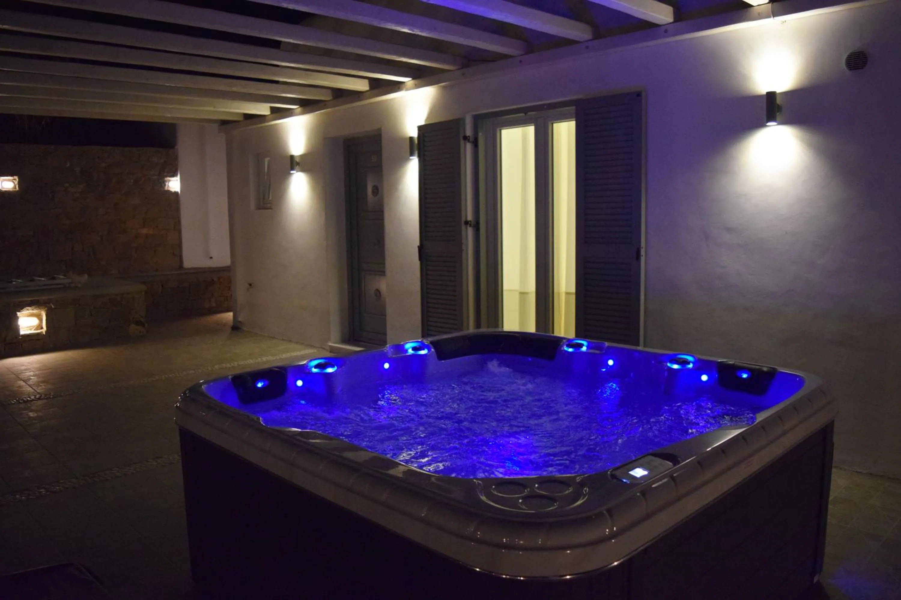 Hot Tub in Giannoulaki Resort