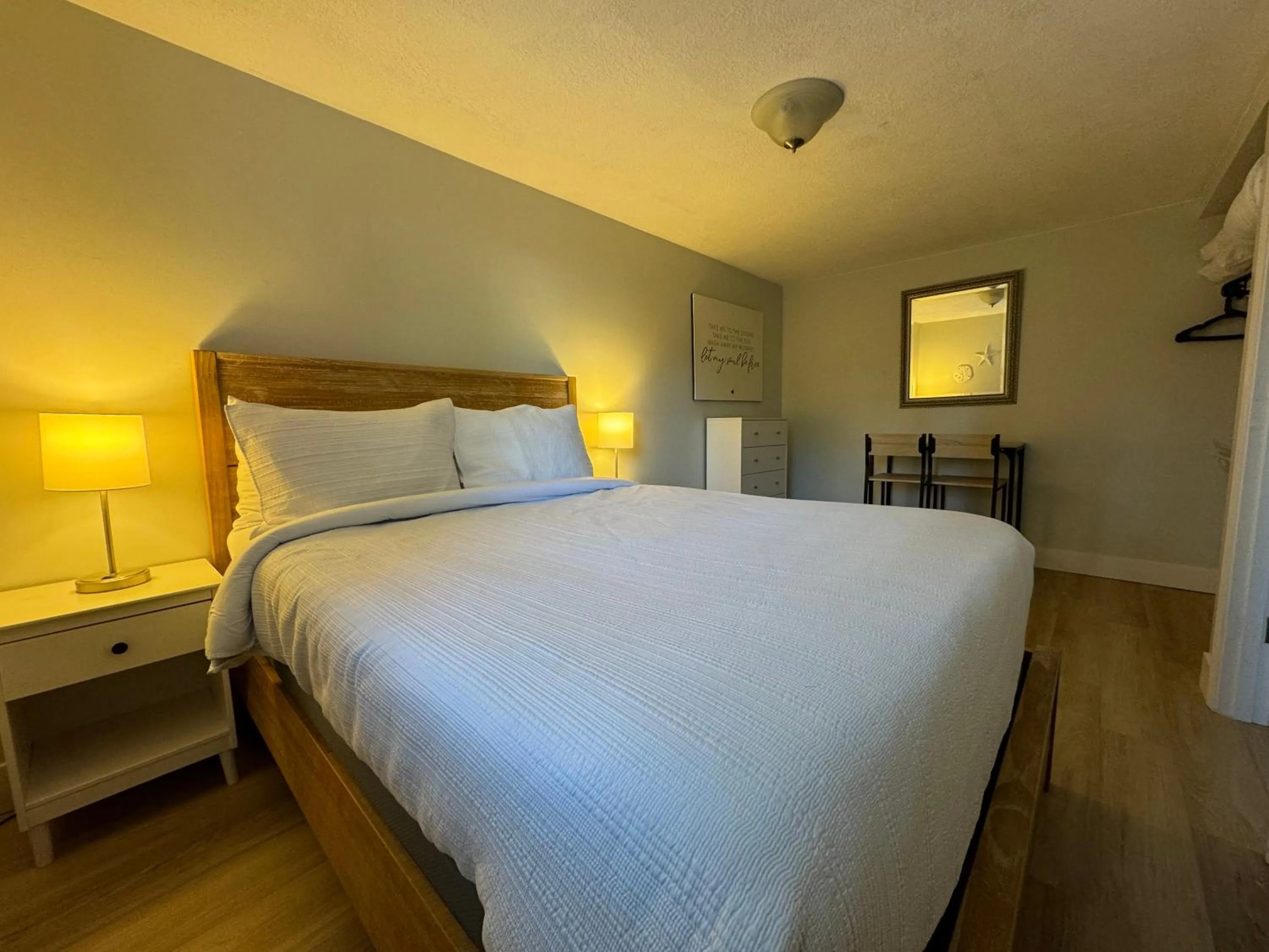Bedroom, Bed in San Dune Inn