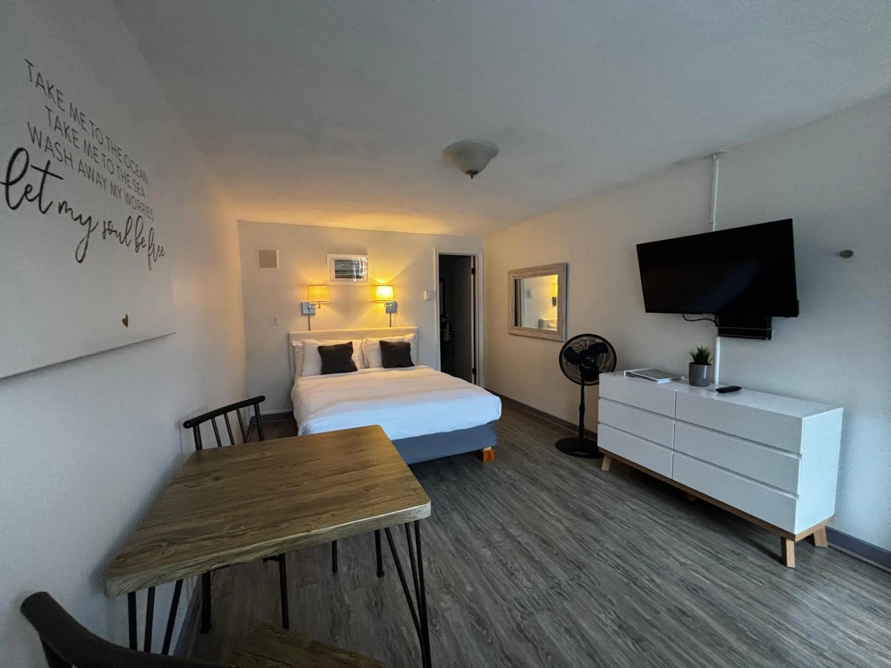 Photo of the whole room in San Dune Inn