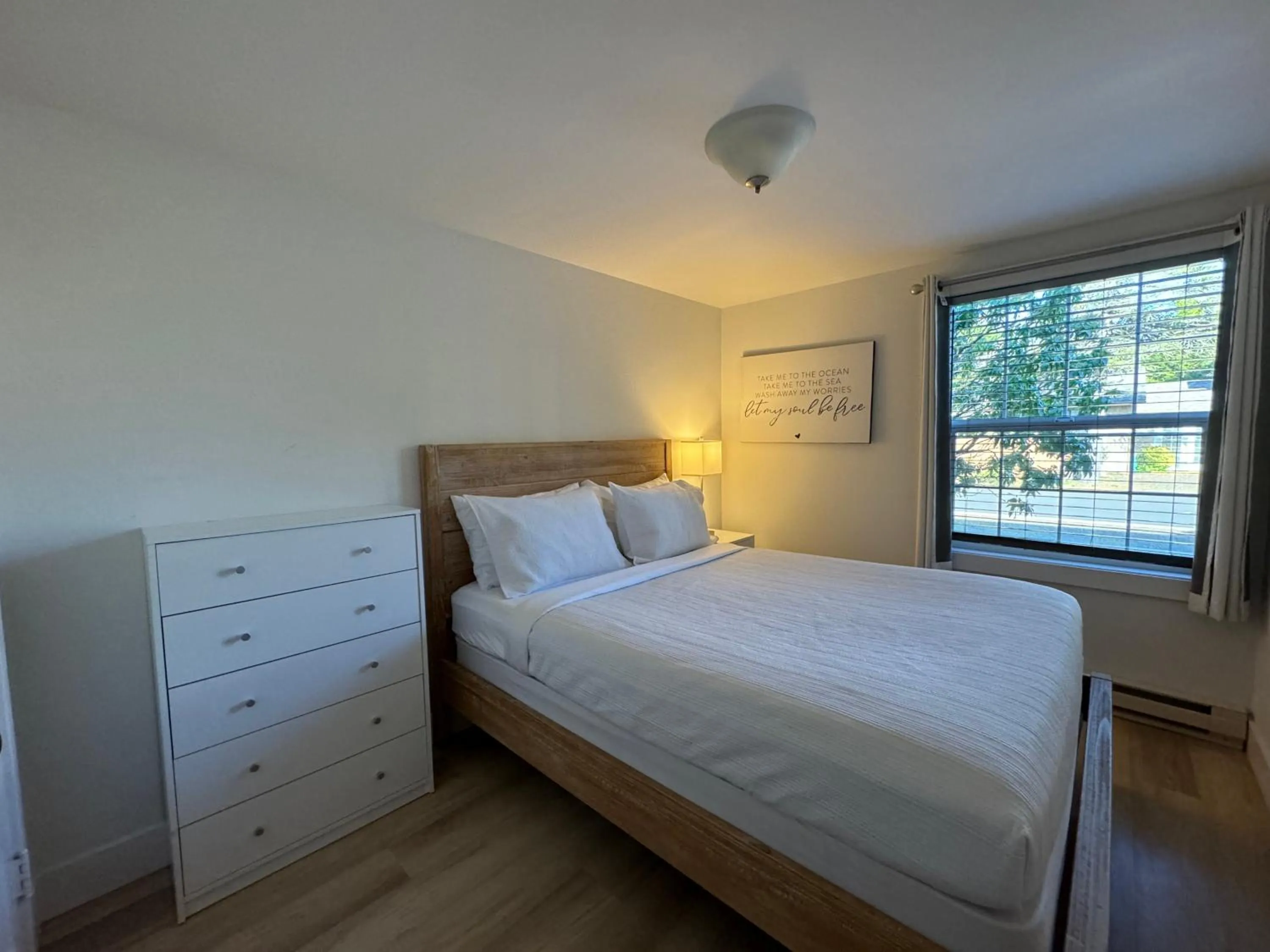 Bedroom, Bed in San Dune Inn