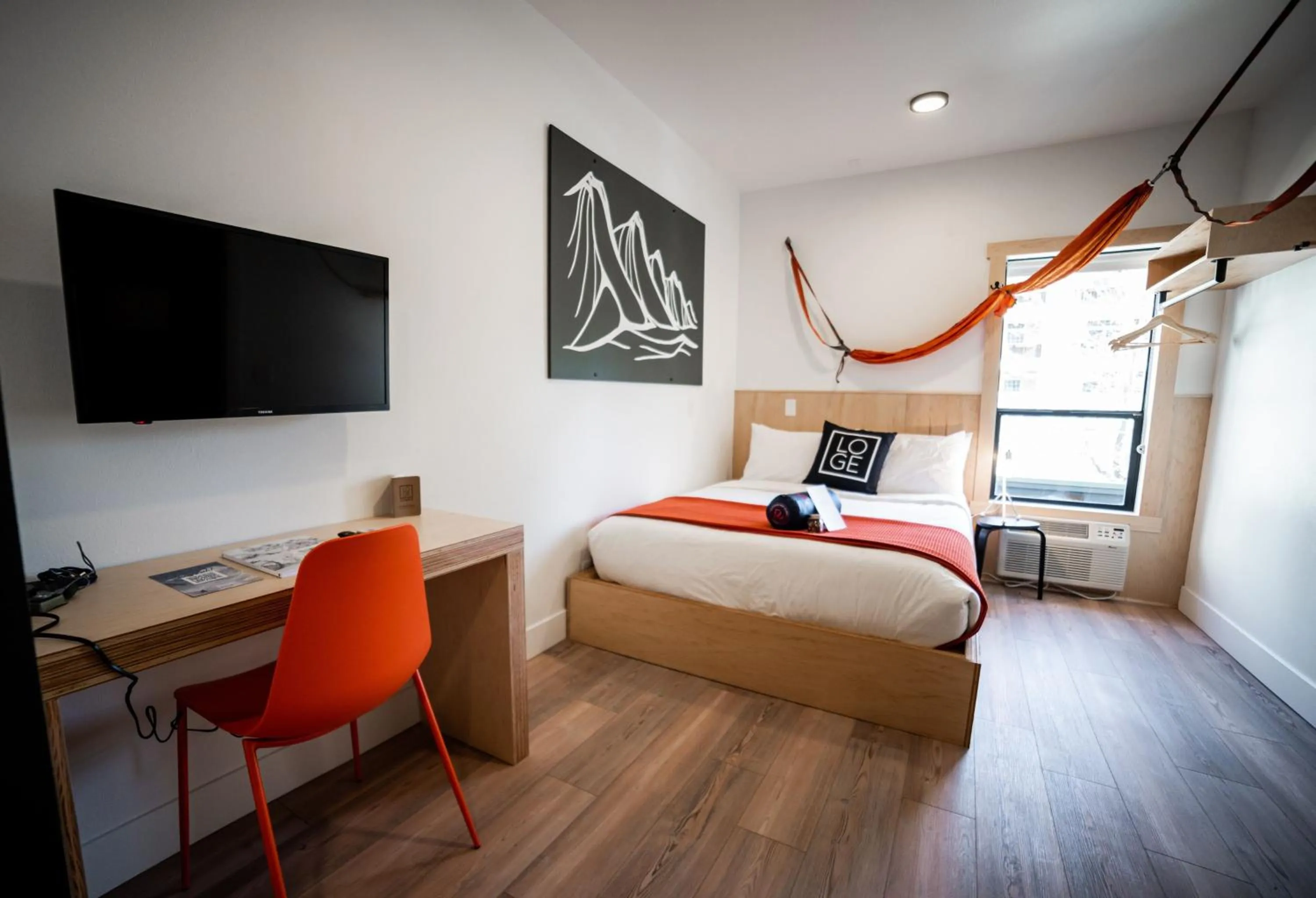 Bedroom, Bed in LOGE Leavenworth