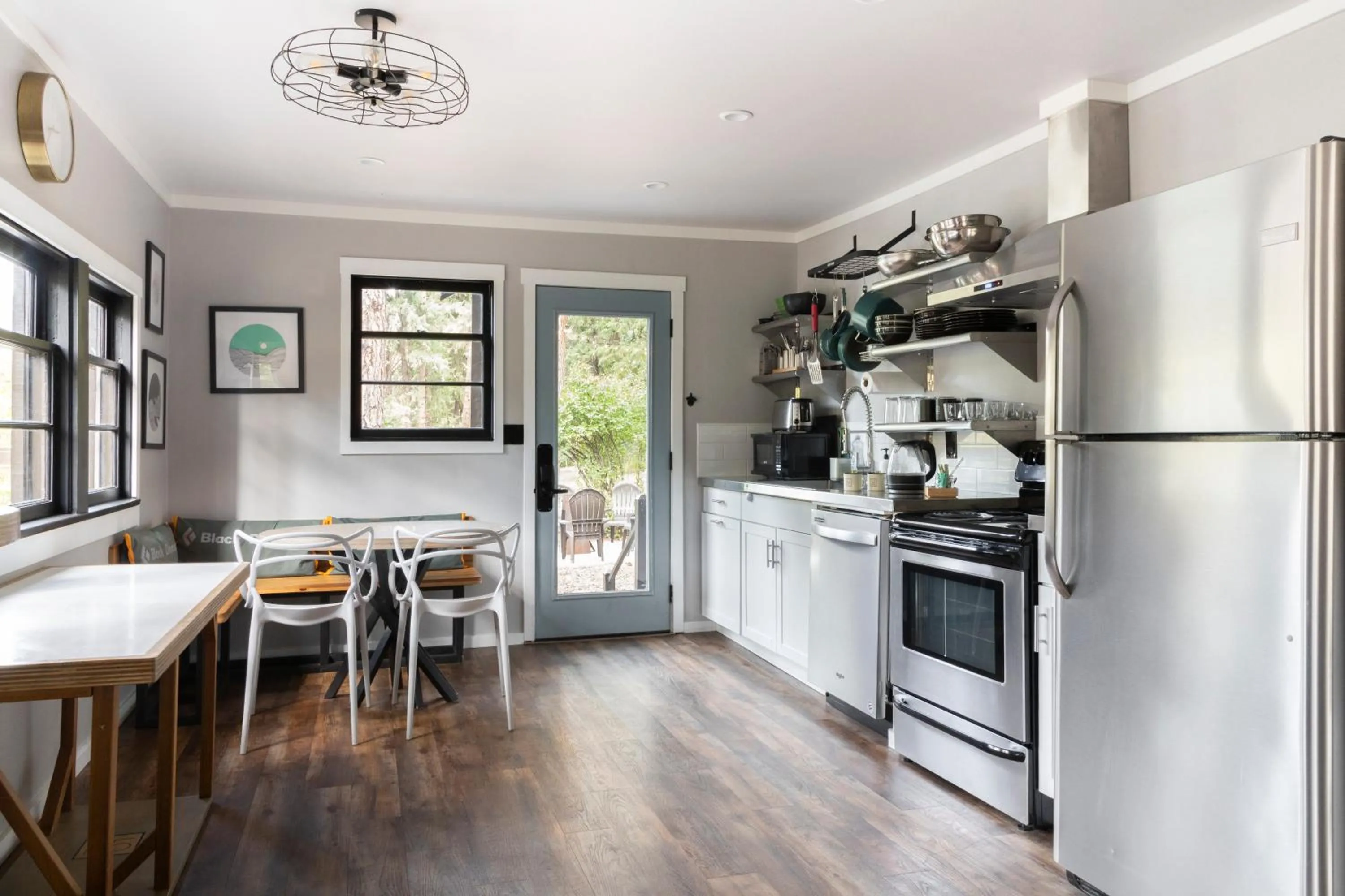 Kitchen or kitchenette in LOGE Leavenworth