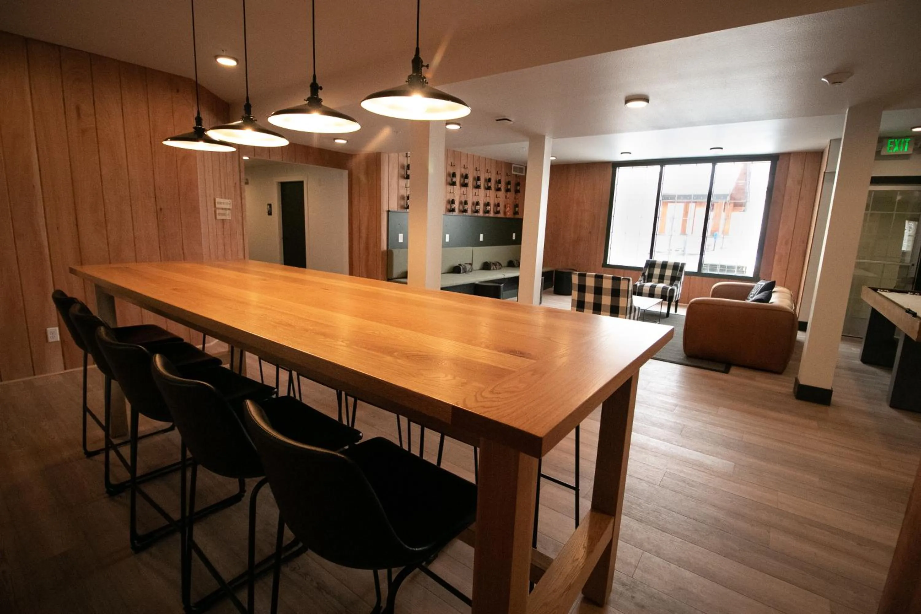 Communal lounge/ TV room in LOGE Leavenworth