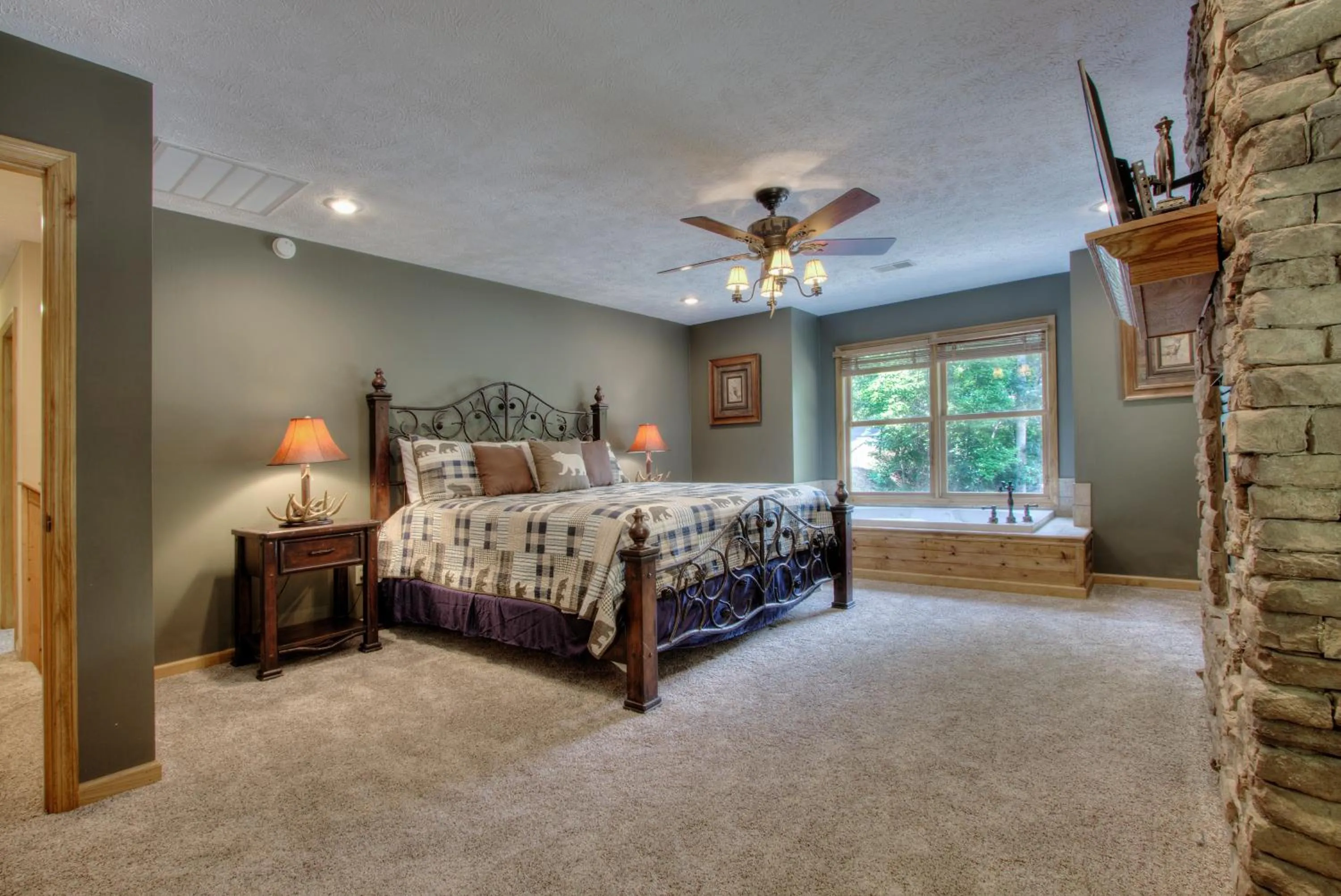 Bedroom, Bed in Gorgeous "Country Roads" by HoneyBearCabins 4BR 4BA, next to pool, easy drive, main strip location!