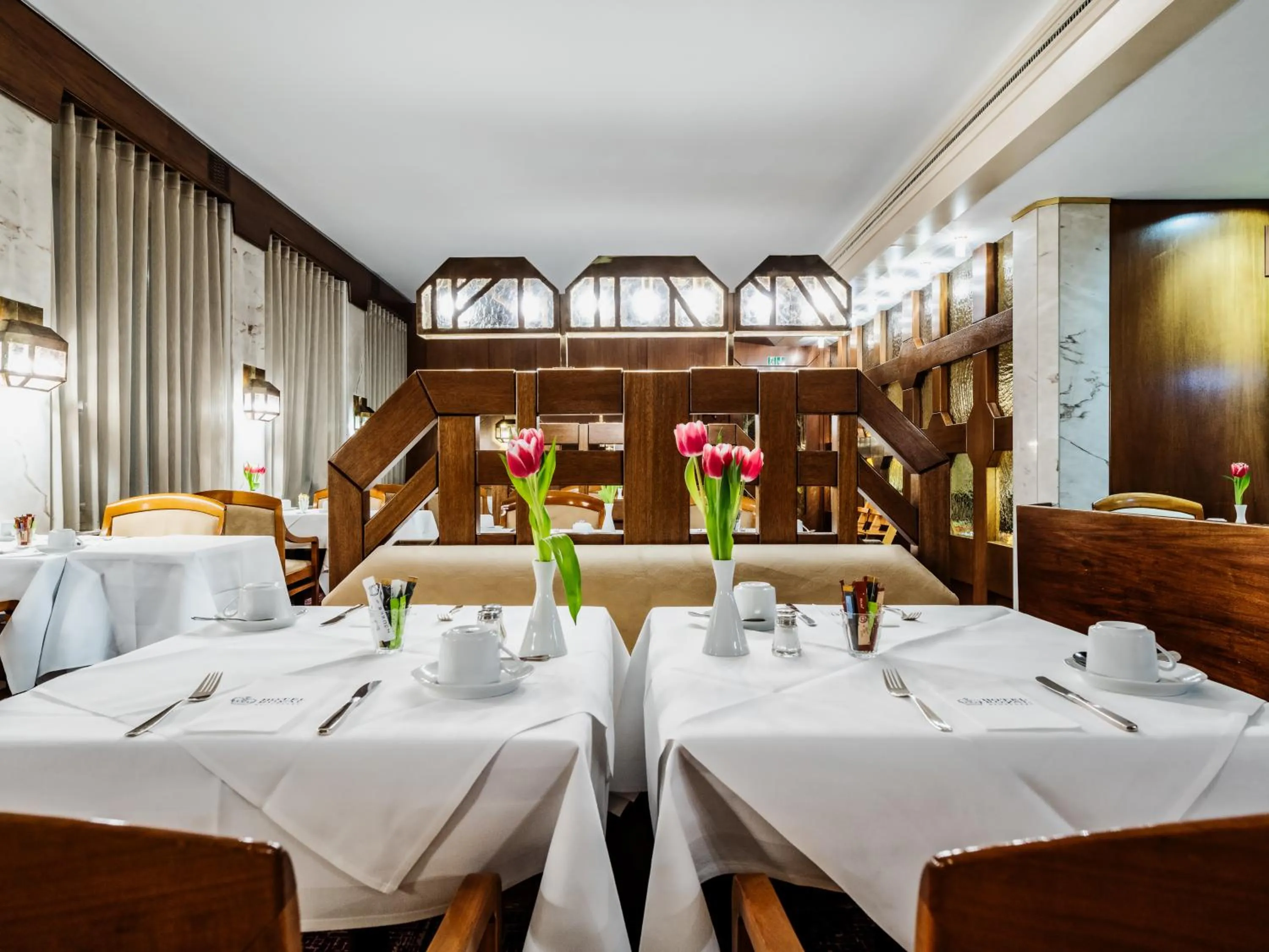 Breakfast, Bed in Hotel Royal