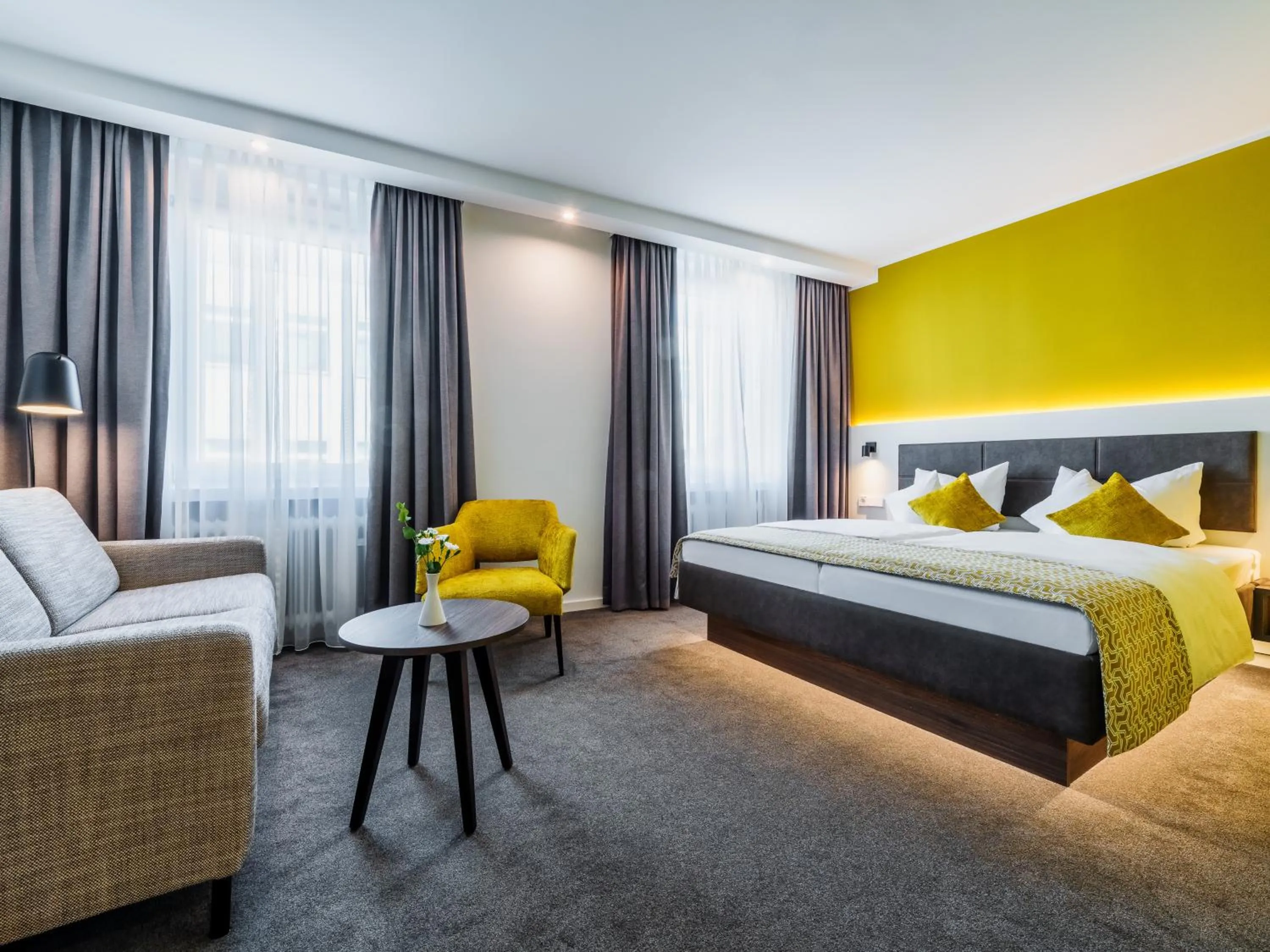 Bedroom, Bed in Hotel Royal