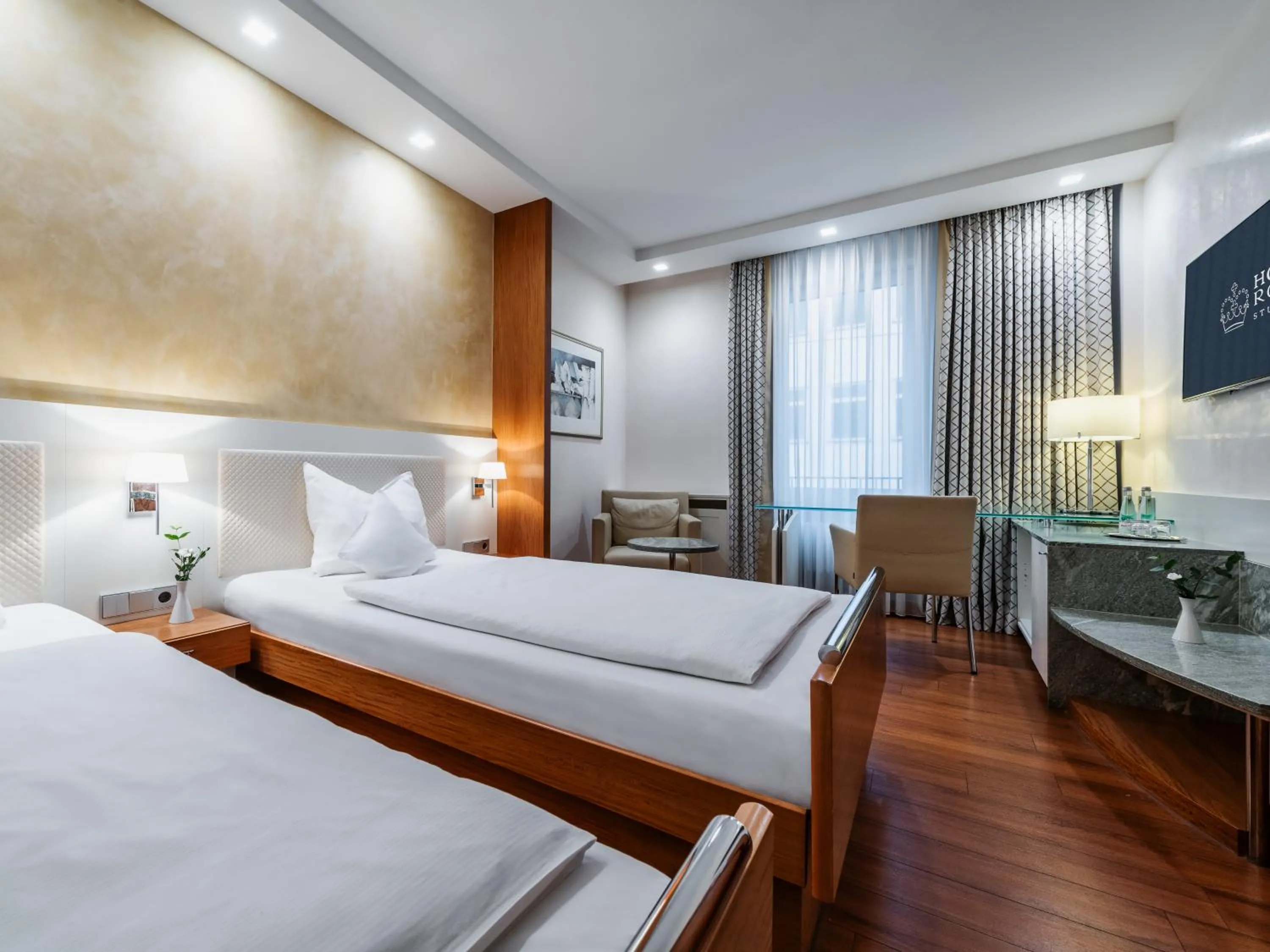 Photo of the whole room, Bed in Hotel Royal