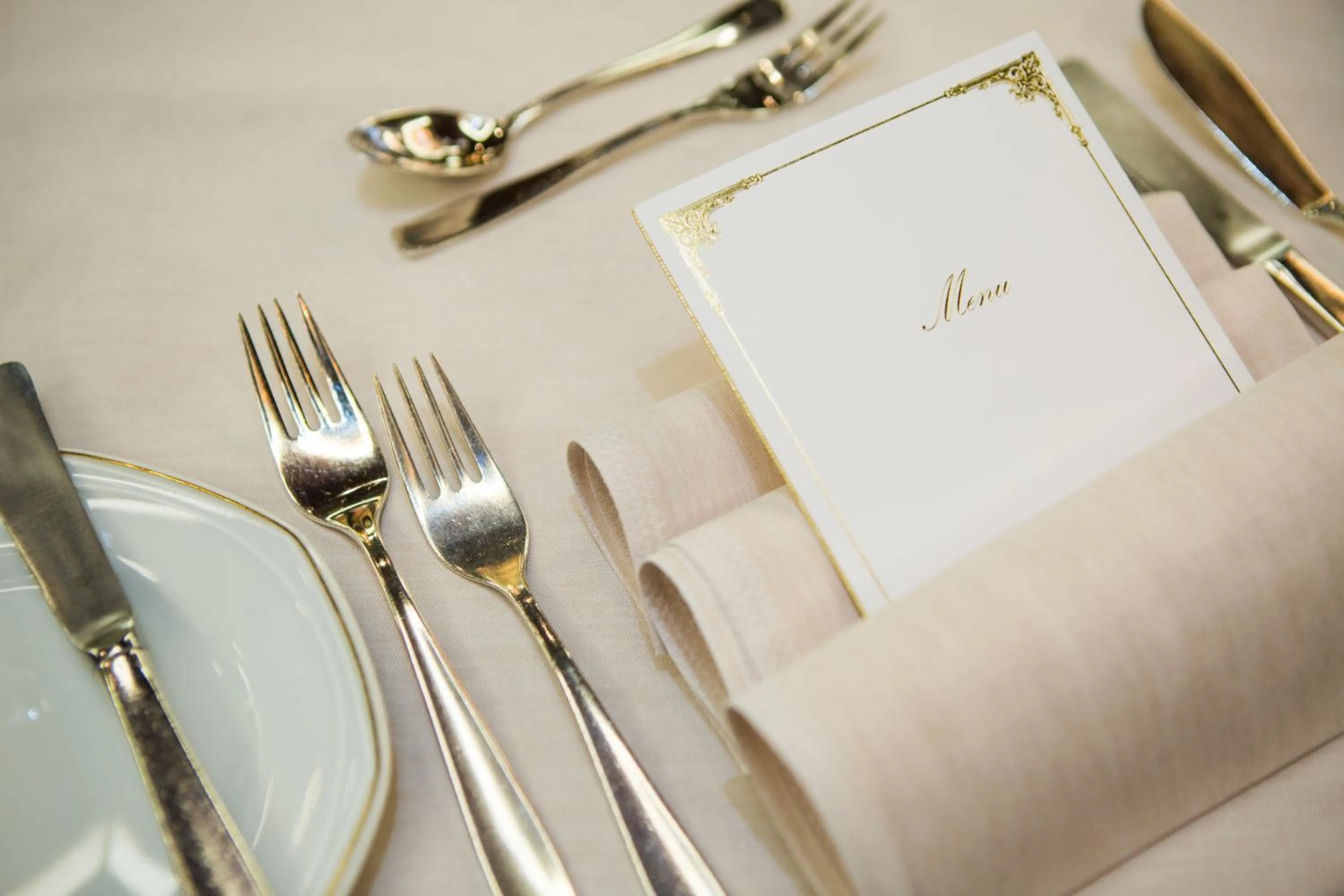 Restaurant/places to eat in Hotel Royal