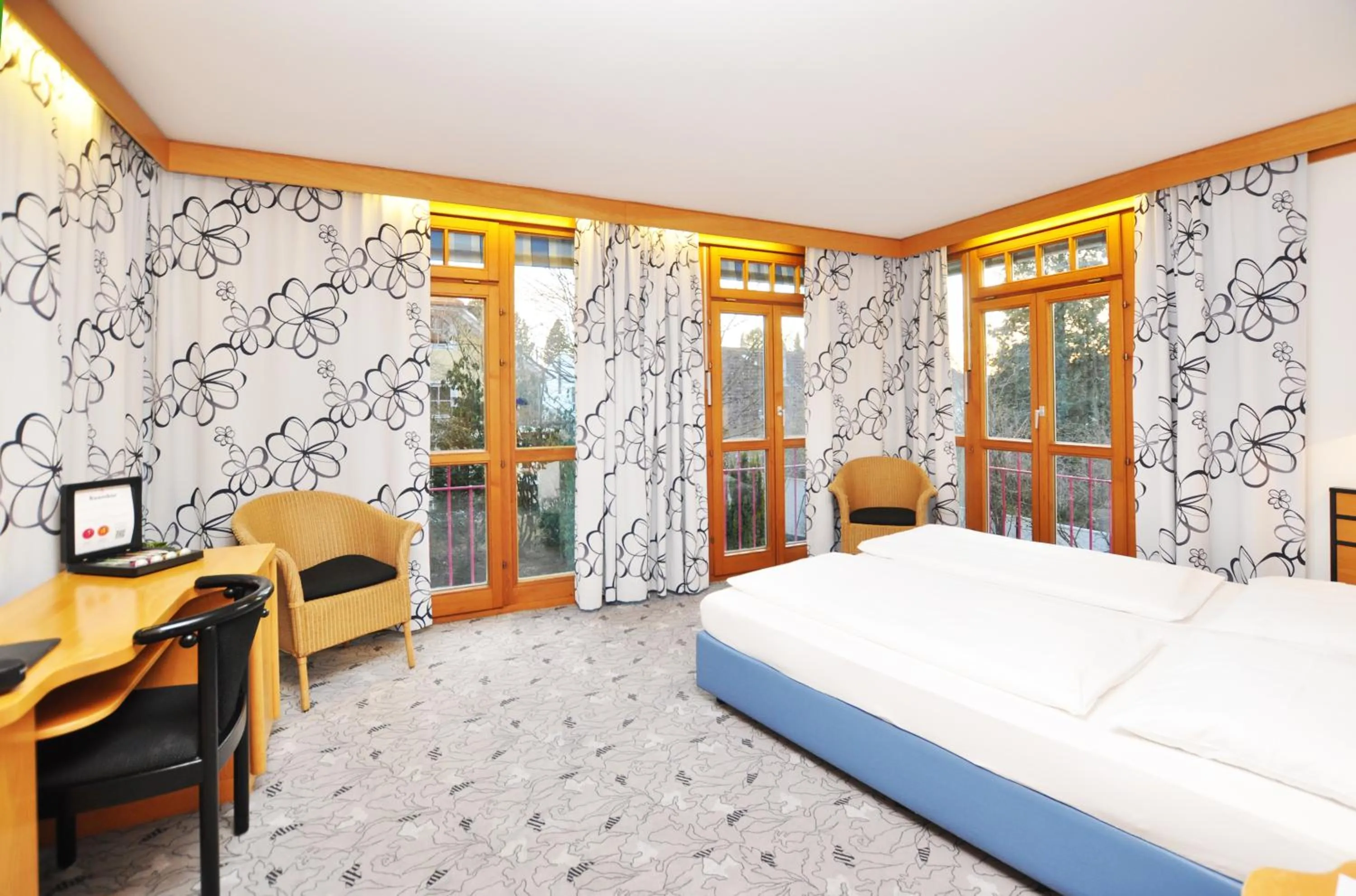 Photo of the whole room, Bed in Villa Waldperlach by Blattl