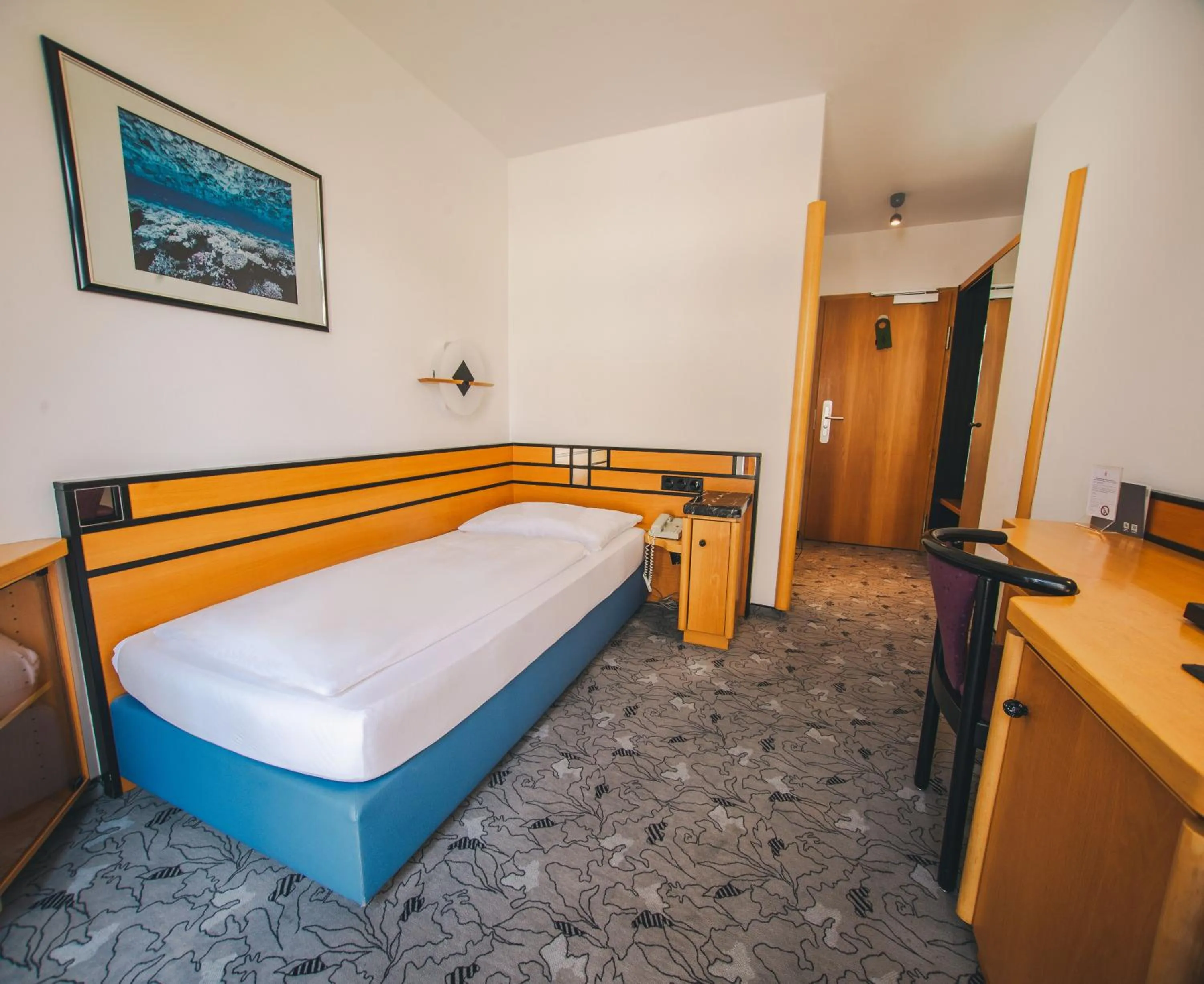 Photo of the whole room, Bed in Villa Waldperlach by Blattl