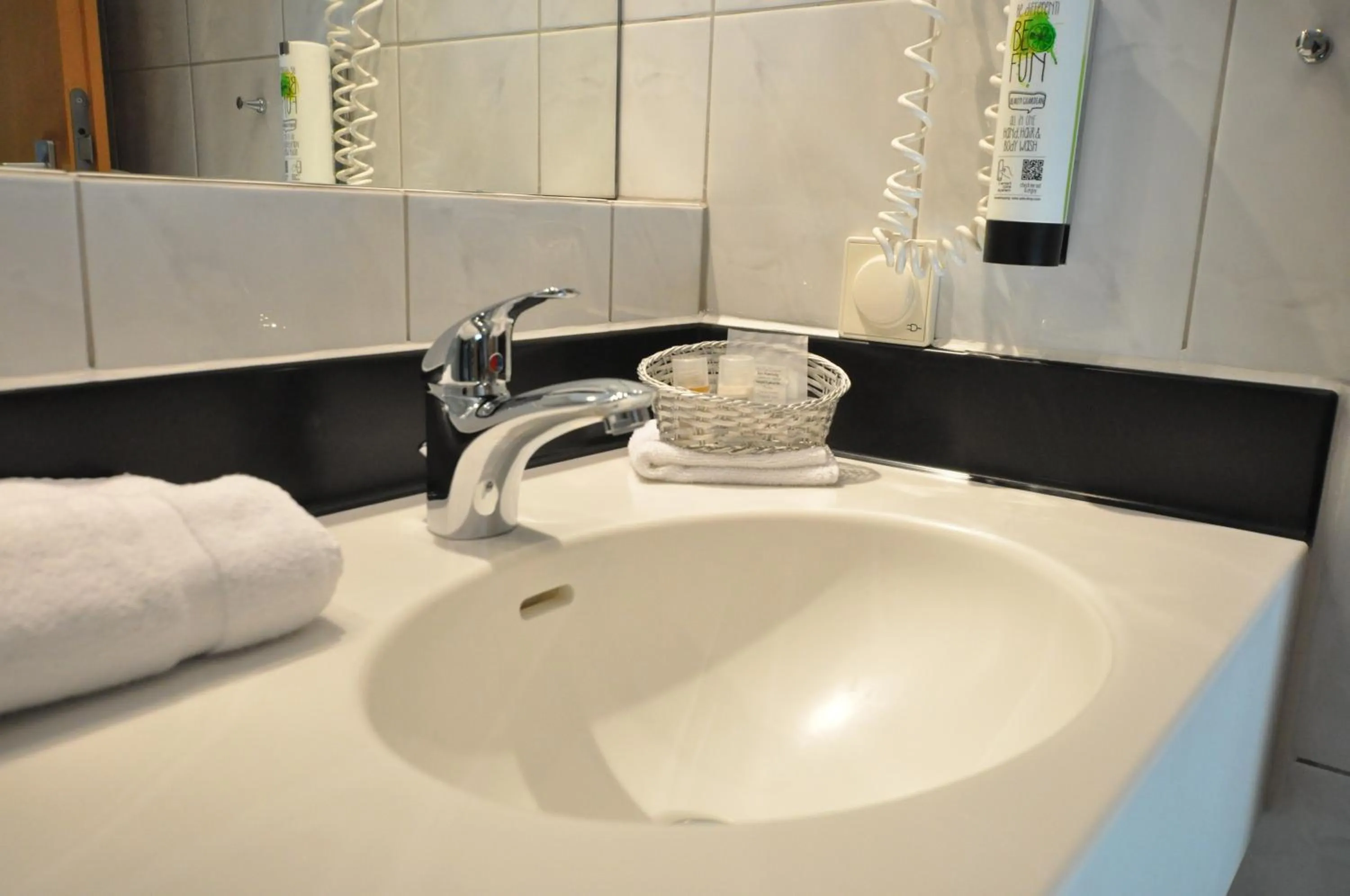 Bathroom in Villa Waldperlach by Blattl