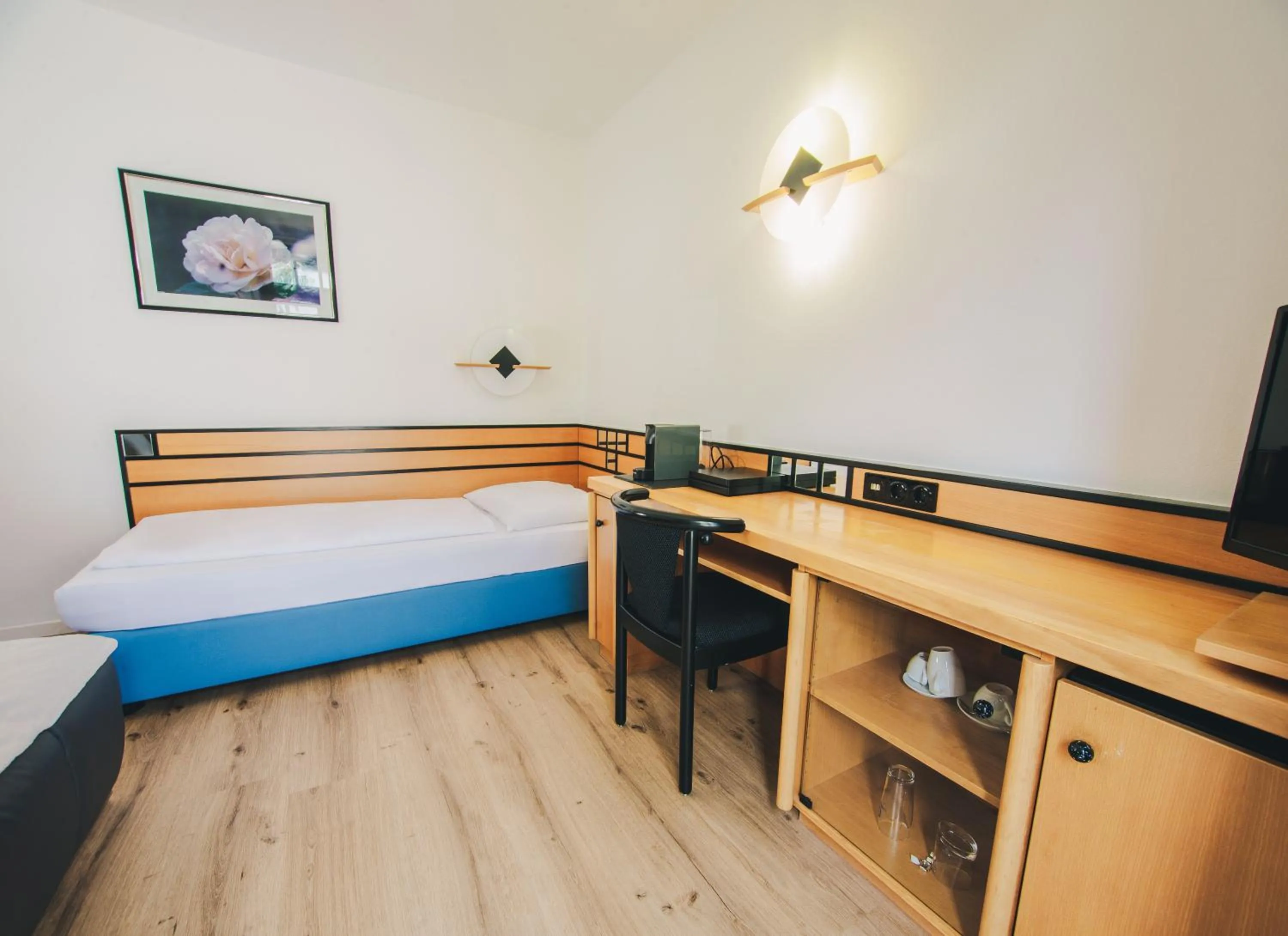 Photo of the whole room, Bed in Villa Waldperlach by Blattl